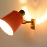 Old and rare Stilnovo wall light, red and black lacquered metal and brass With period label