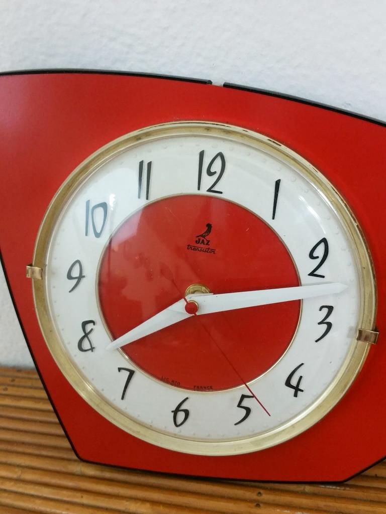 Red formica pendulum