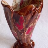 Ceramic vase, brown background, decorated with stylized tulips