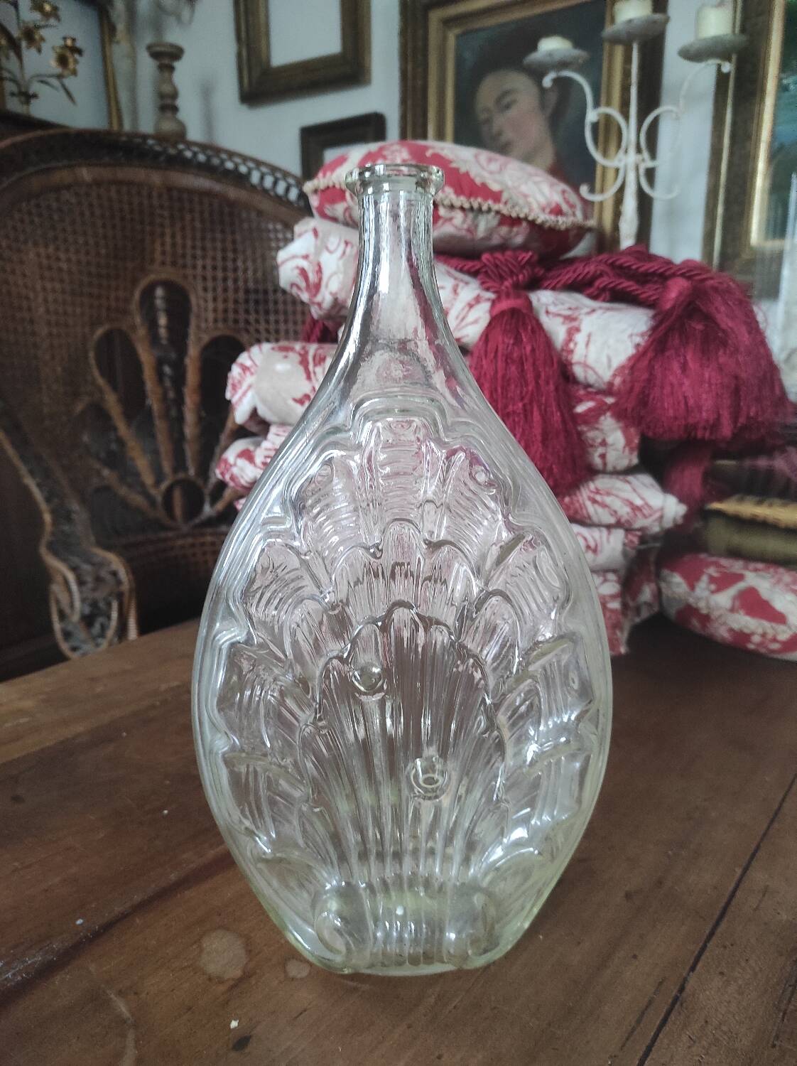 Molded glass bottle