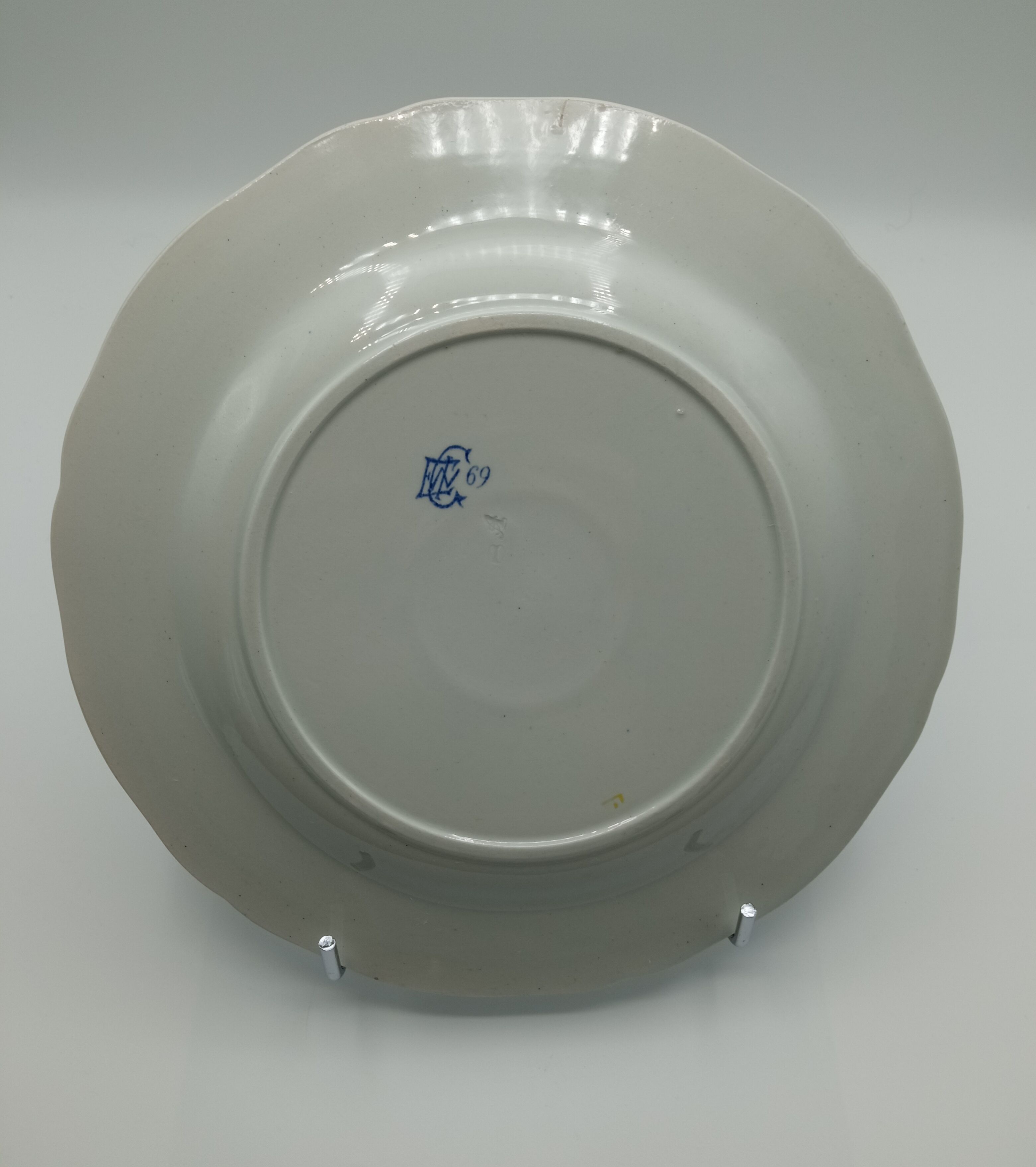 Gien's faience plates