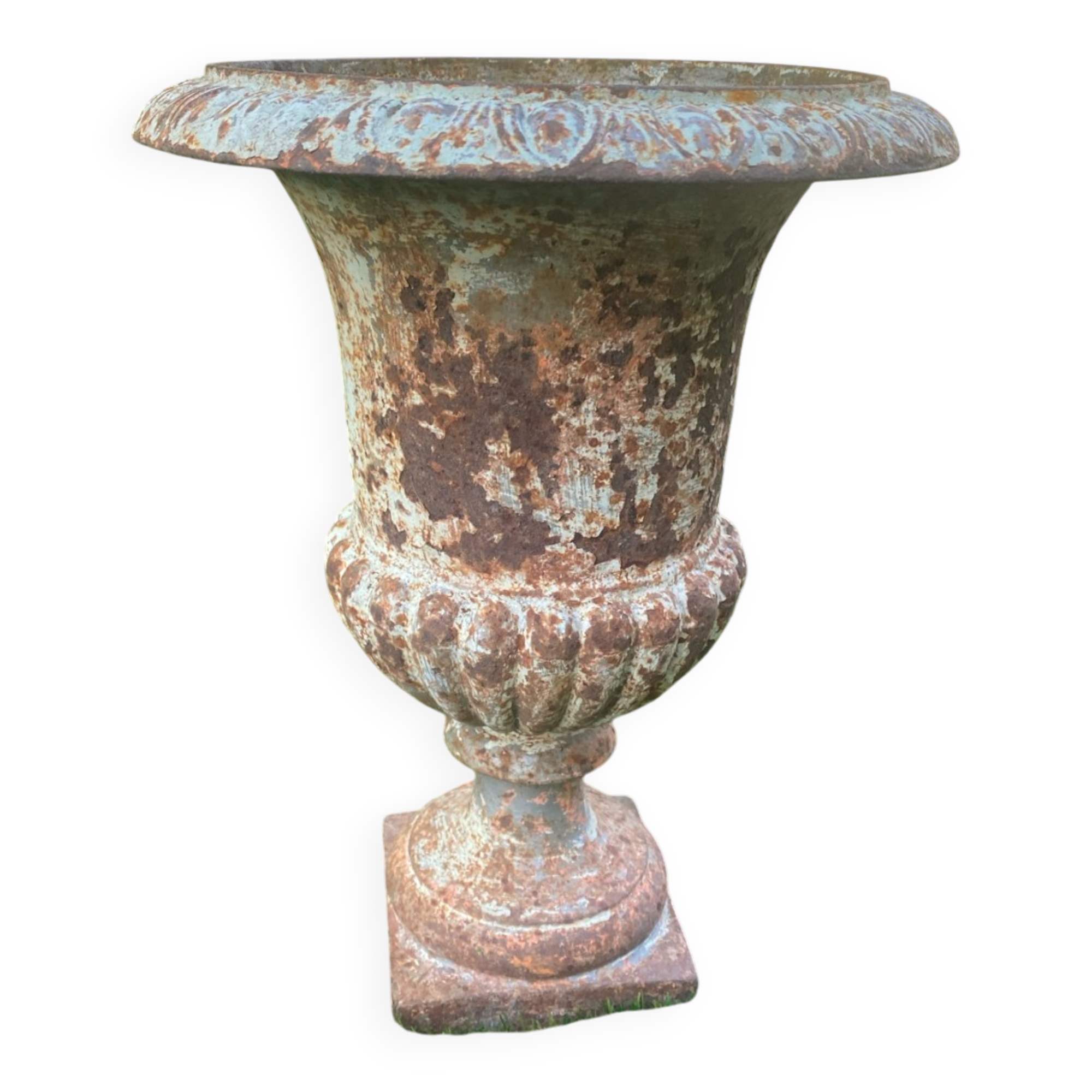Large Medicis vase in white cast iron.