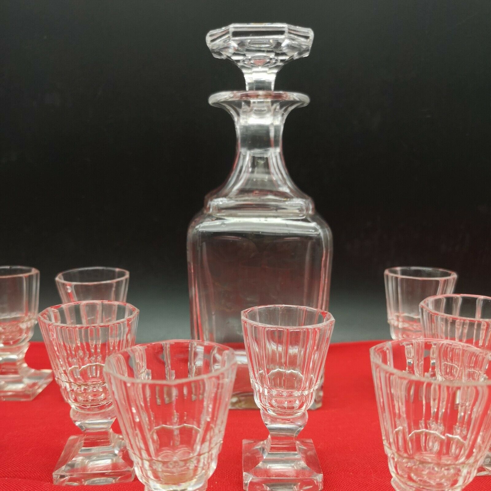 Carafe et 13 verres à liqueurs pied carré côtes plates Baccarat 19ème