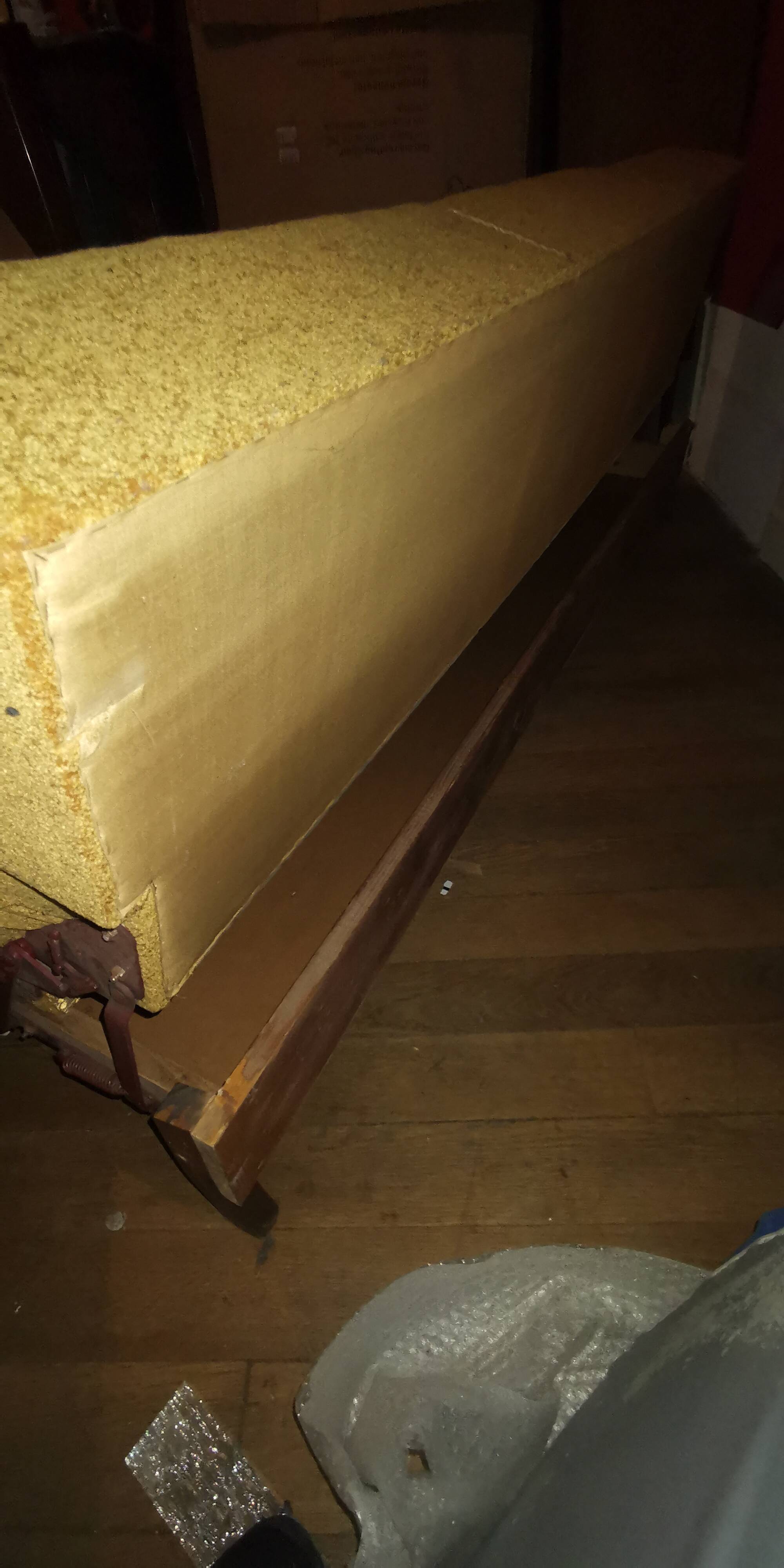 Scandinavian 50s/60s gold daybed canapé.