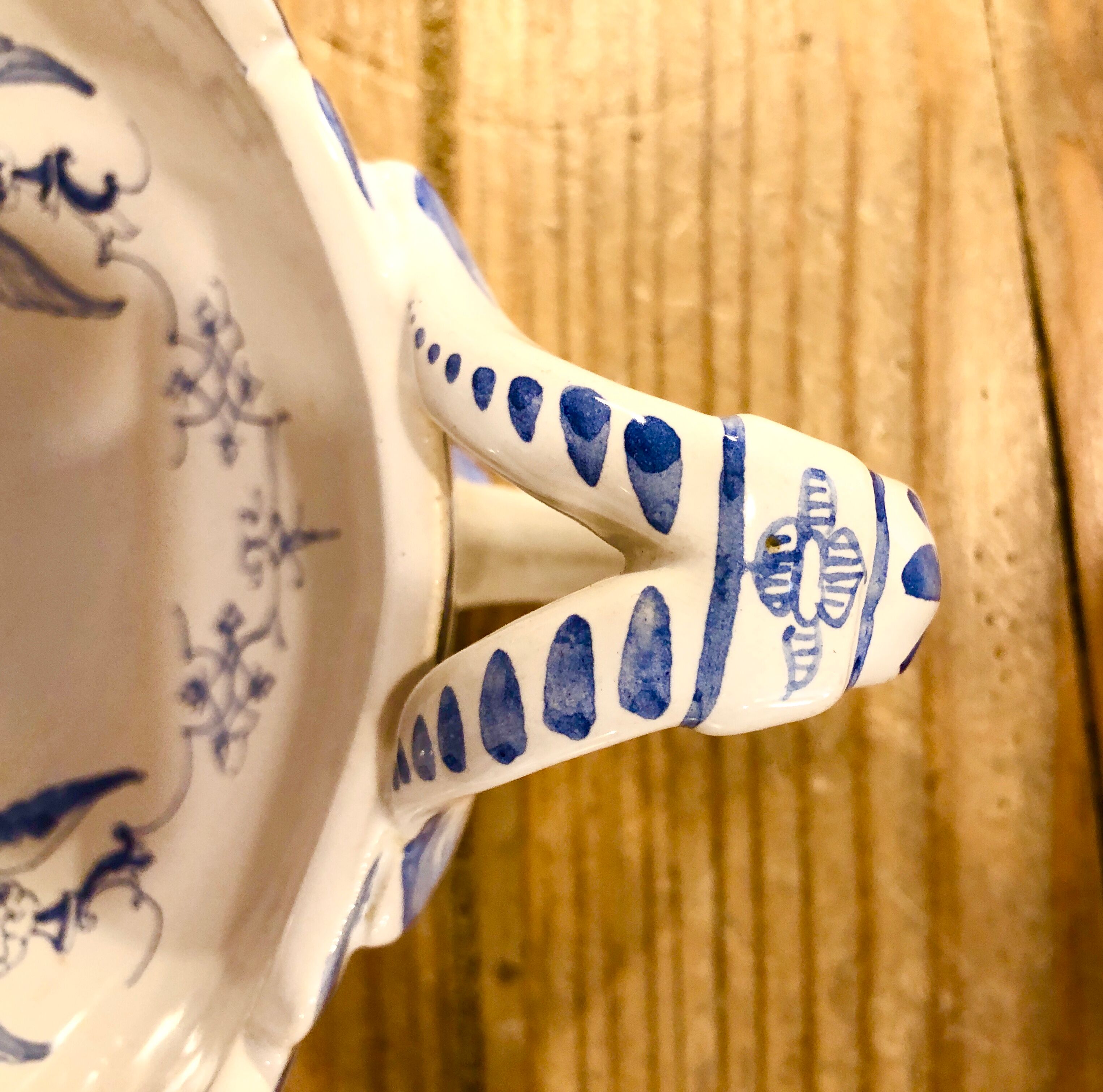 Moustiers decor plates à la berain