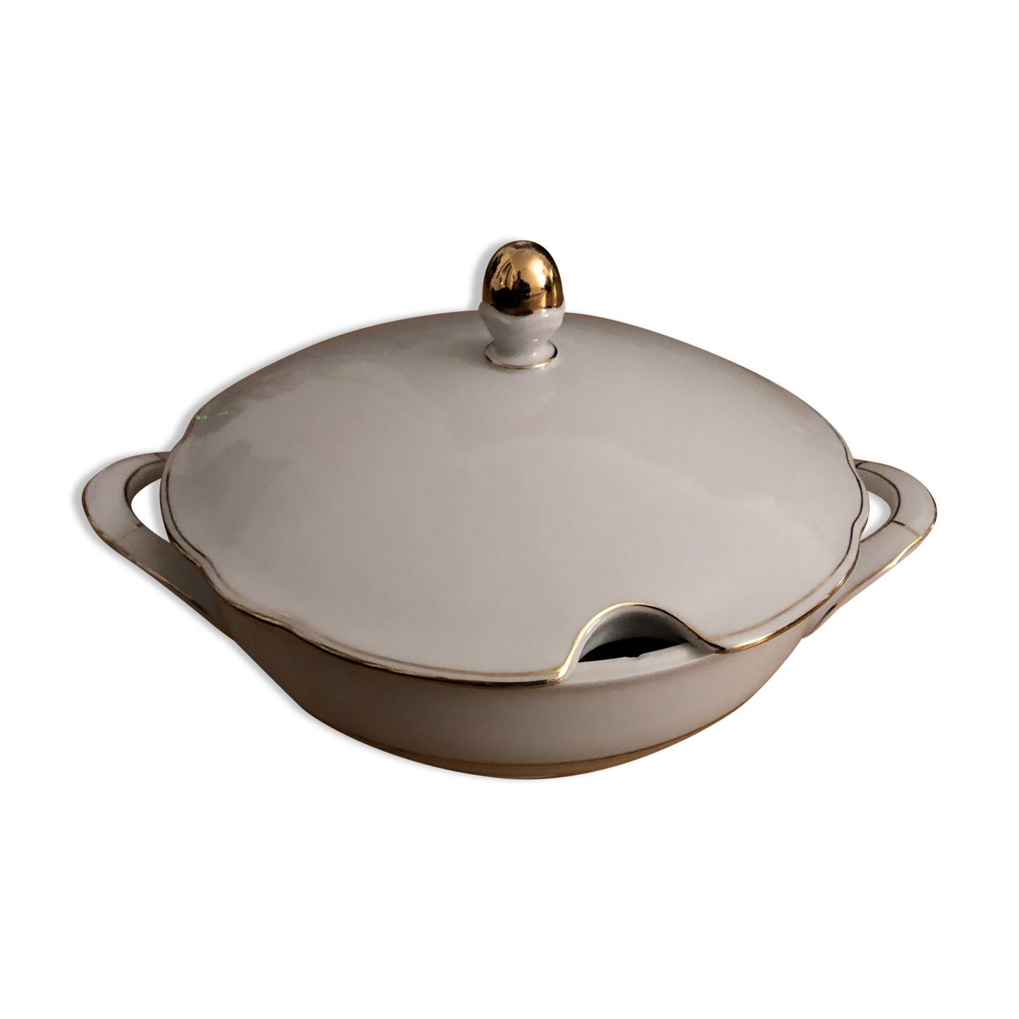 Porcelain tureen
