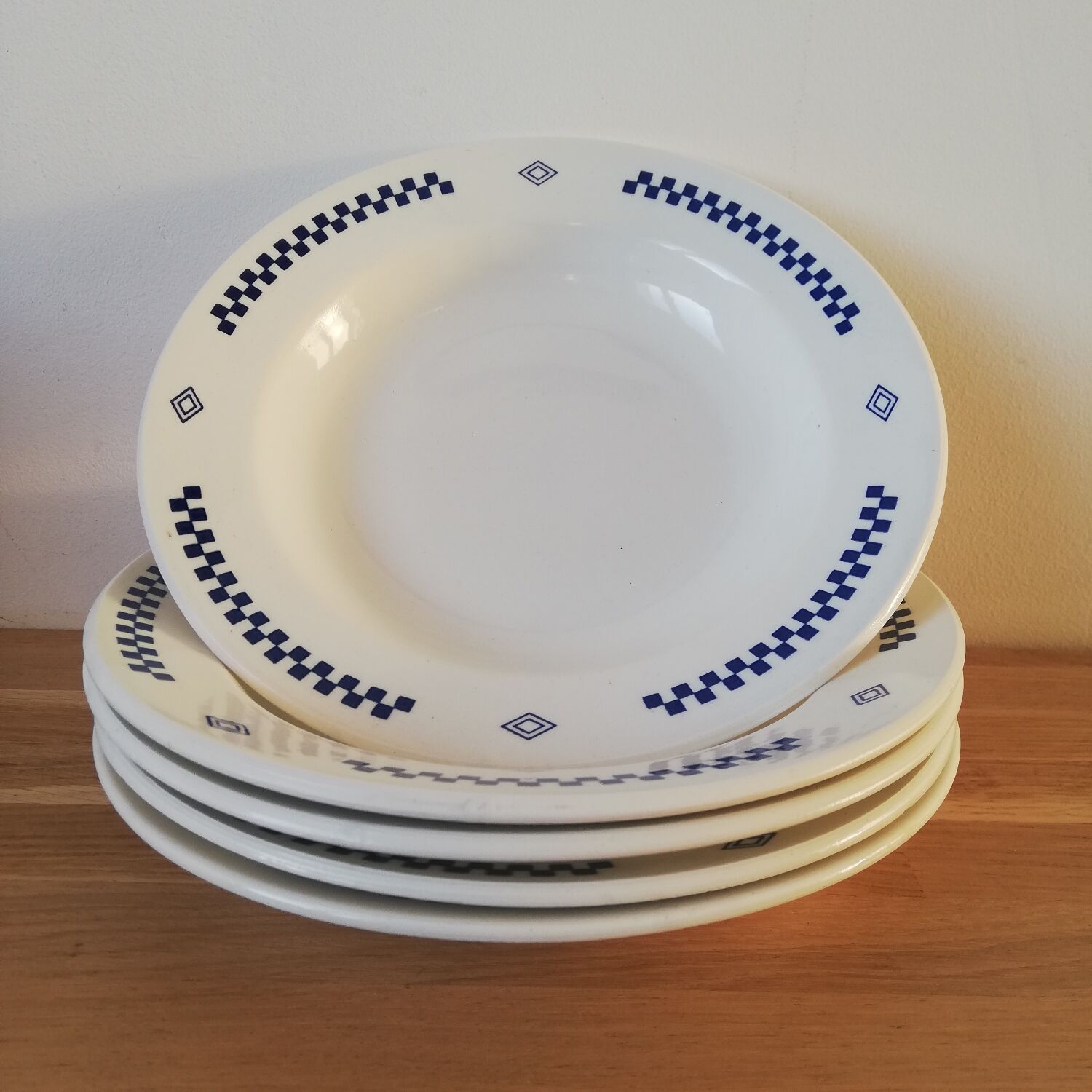 5 Lustucru plates