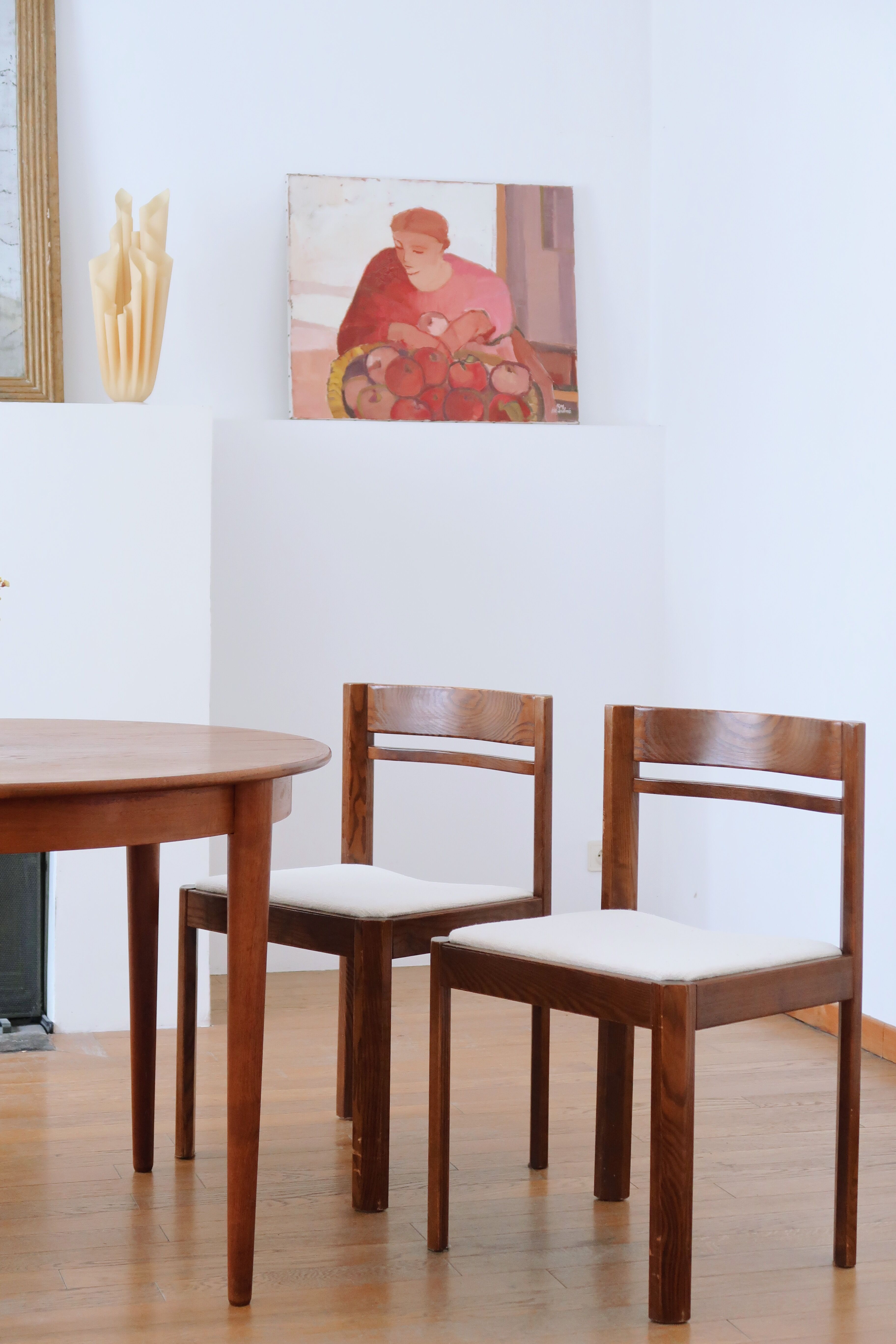 4 modernist cream chairs