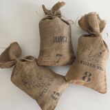 Ensemble de trois petits sacs en jute plomb durci