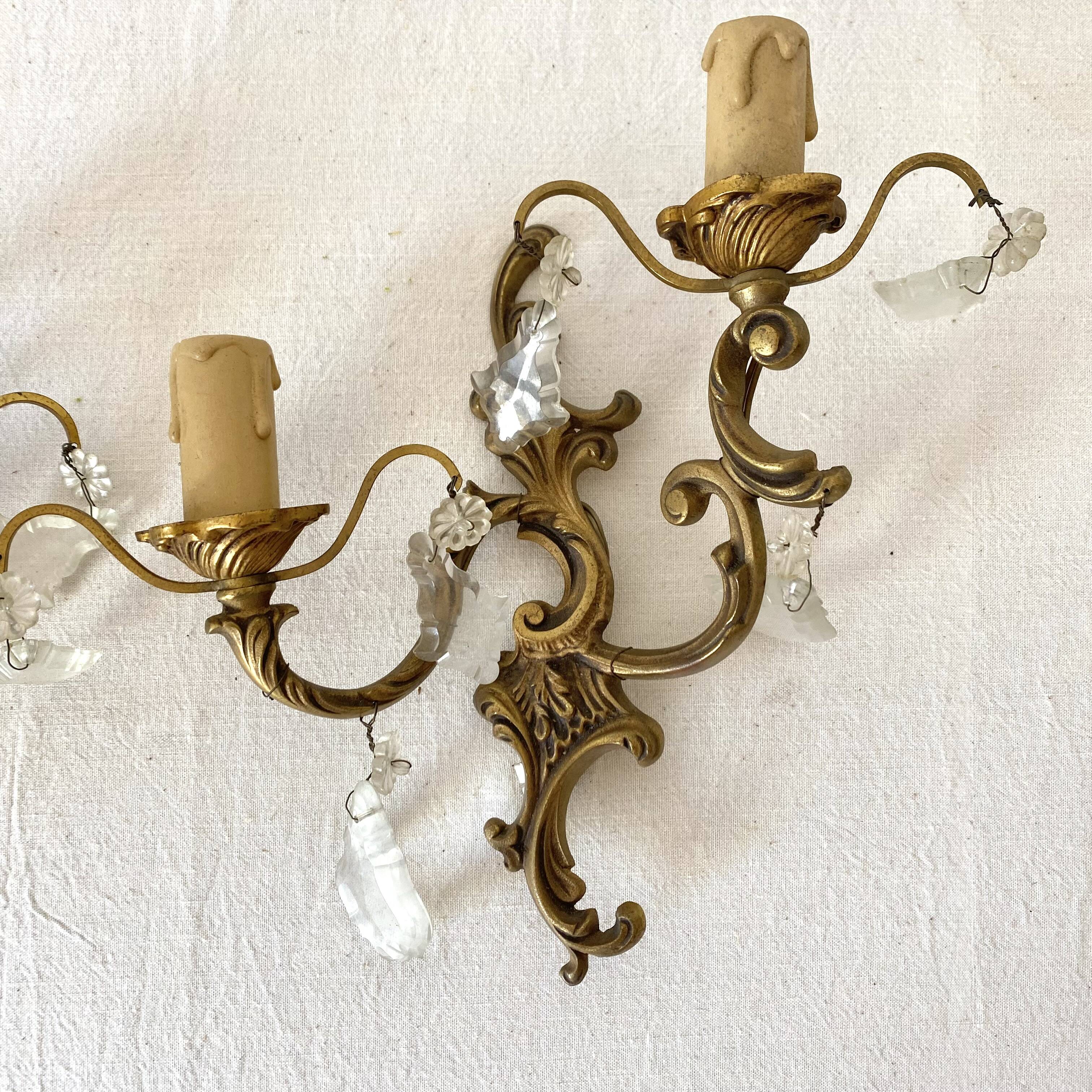 Paire d'appliques en laiton avec pampilles style rocaille