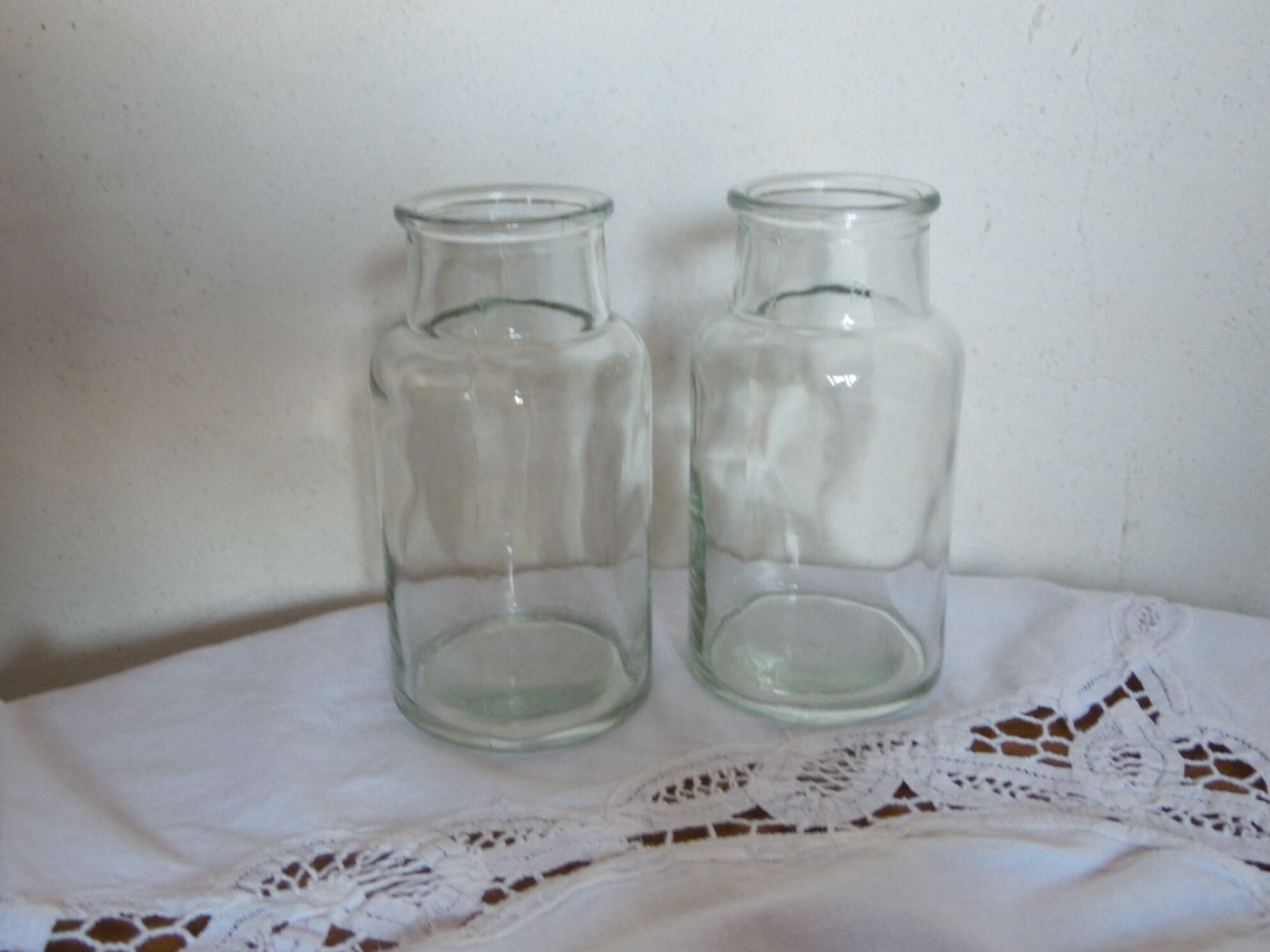 2 apothecary pots, chemistry, glass