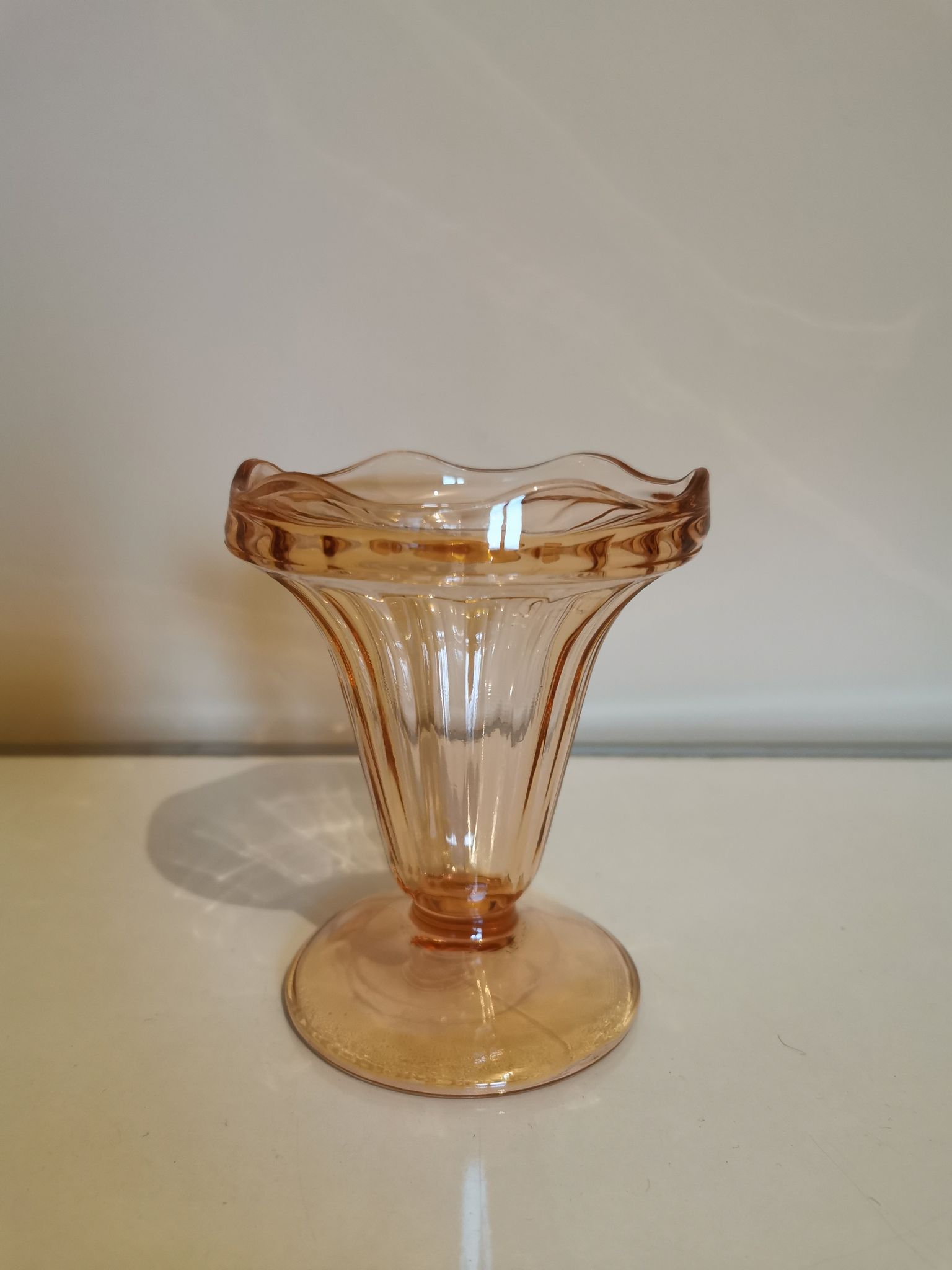 Set of 6 vintage pink glass ice cream bowls.
