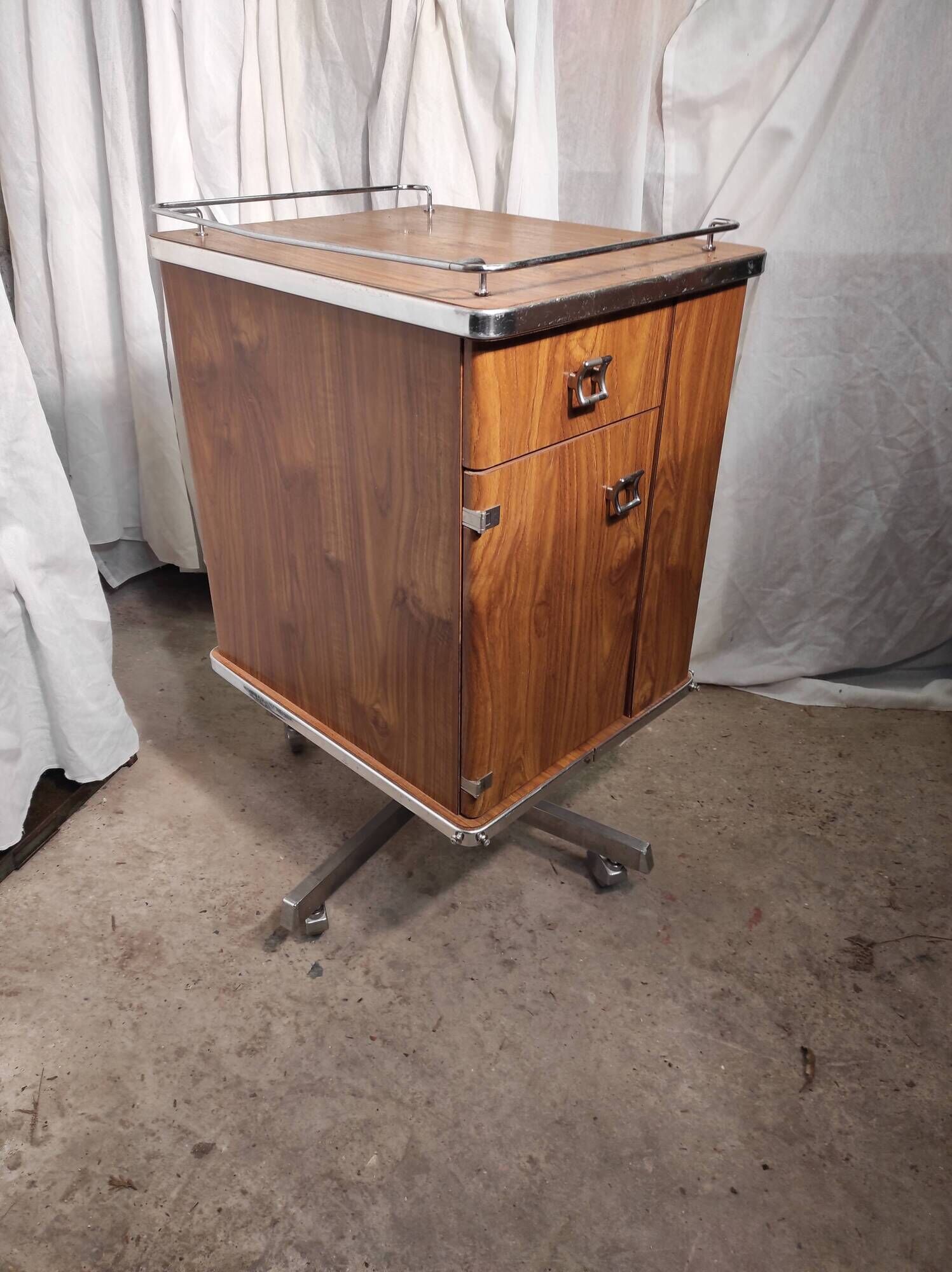 Meuble de métier chevet d'hôpital, d'infirmière en formica