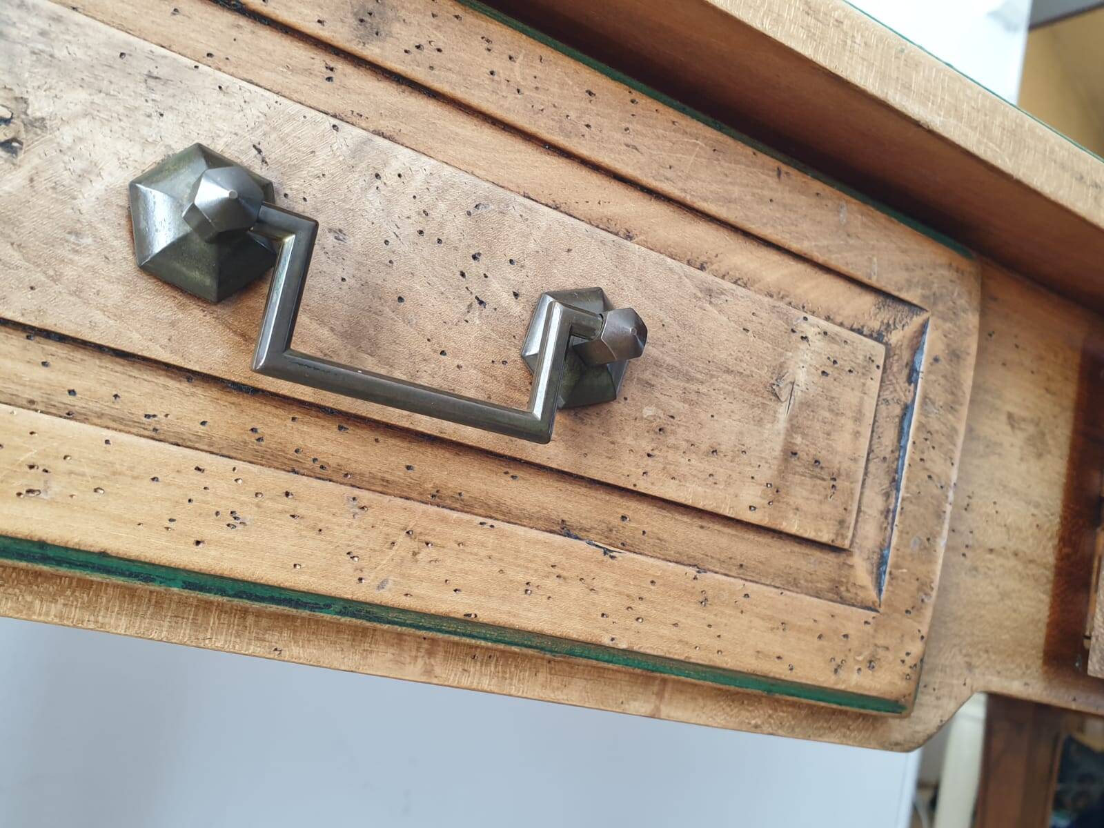 Solid wood desk – Rustic chic style