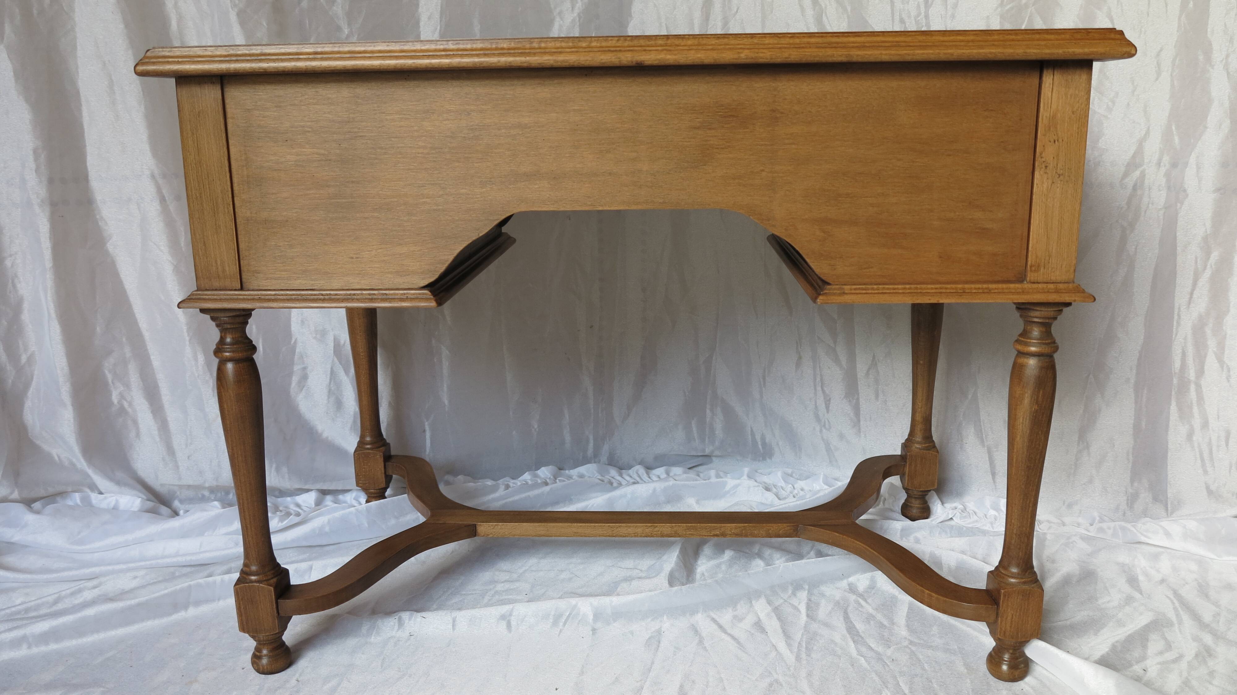 bureau classique dessus cuir