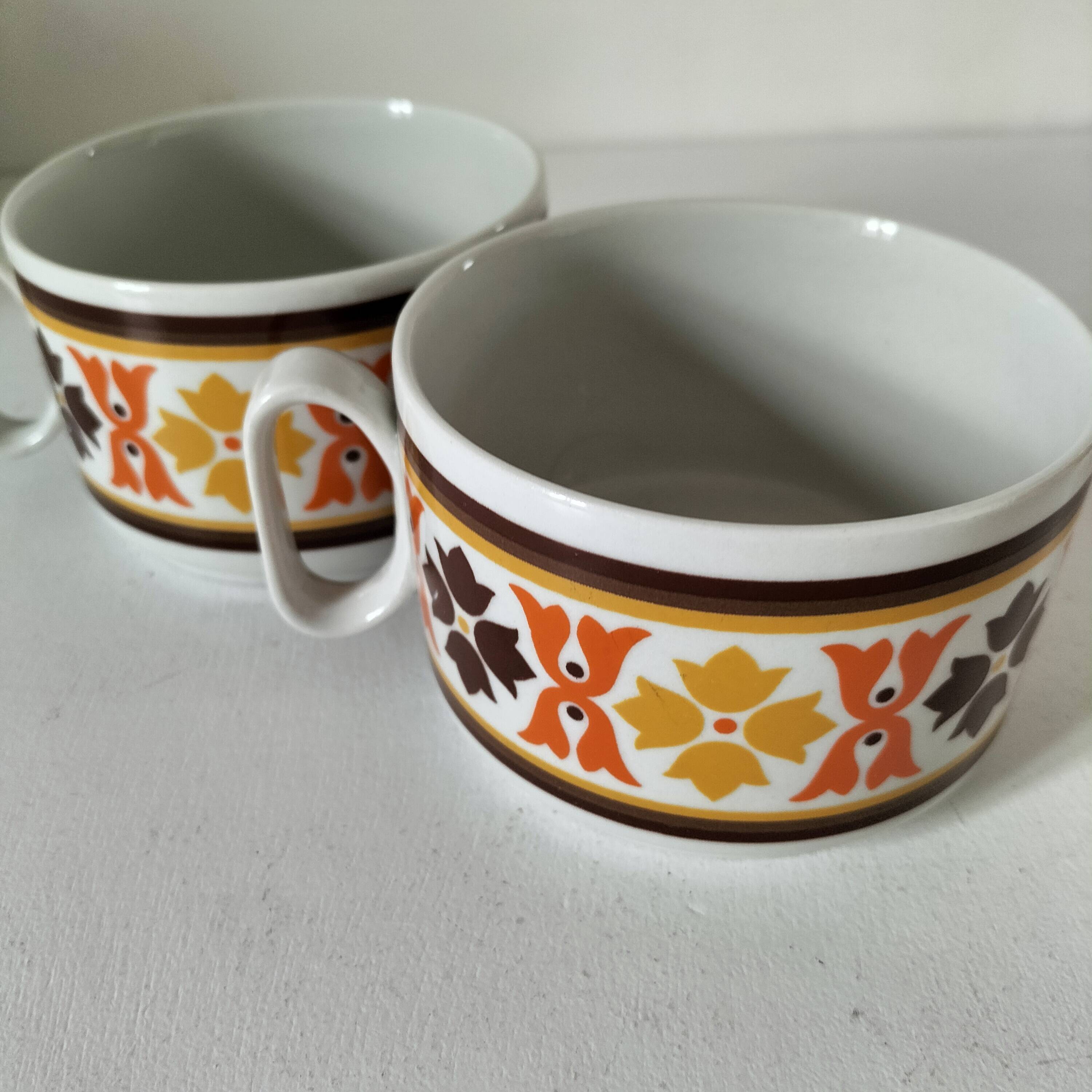 2 vintage cups