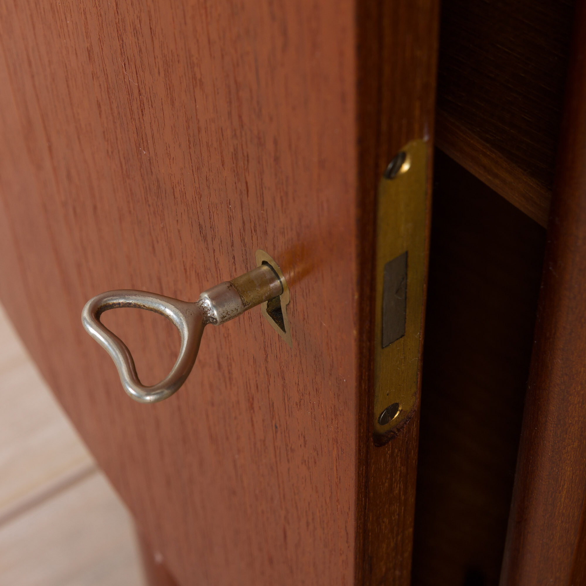 Mid Century free standing bullet shape executive teak desk by H.P. Hansen, Denmark, 1960s