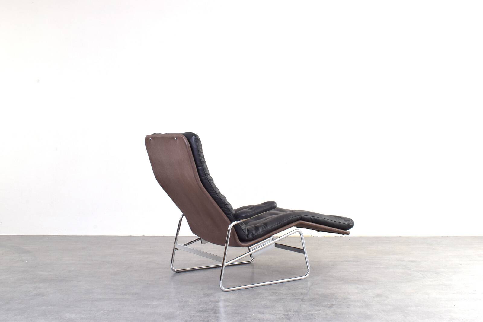 Bauhaus Leather and Chrome Model Fenix Chaise Longue by Sam Larsson for Dux