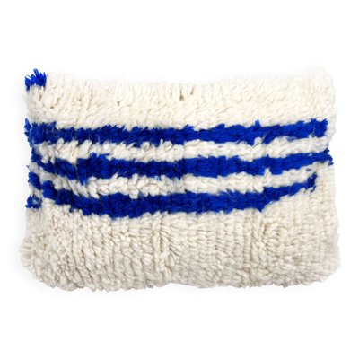 Housse de coussin berbère marocain Azilal écru à motifs bleu majorelle 60x4