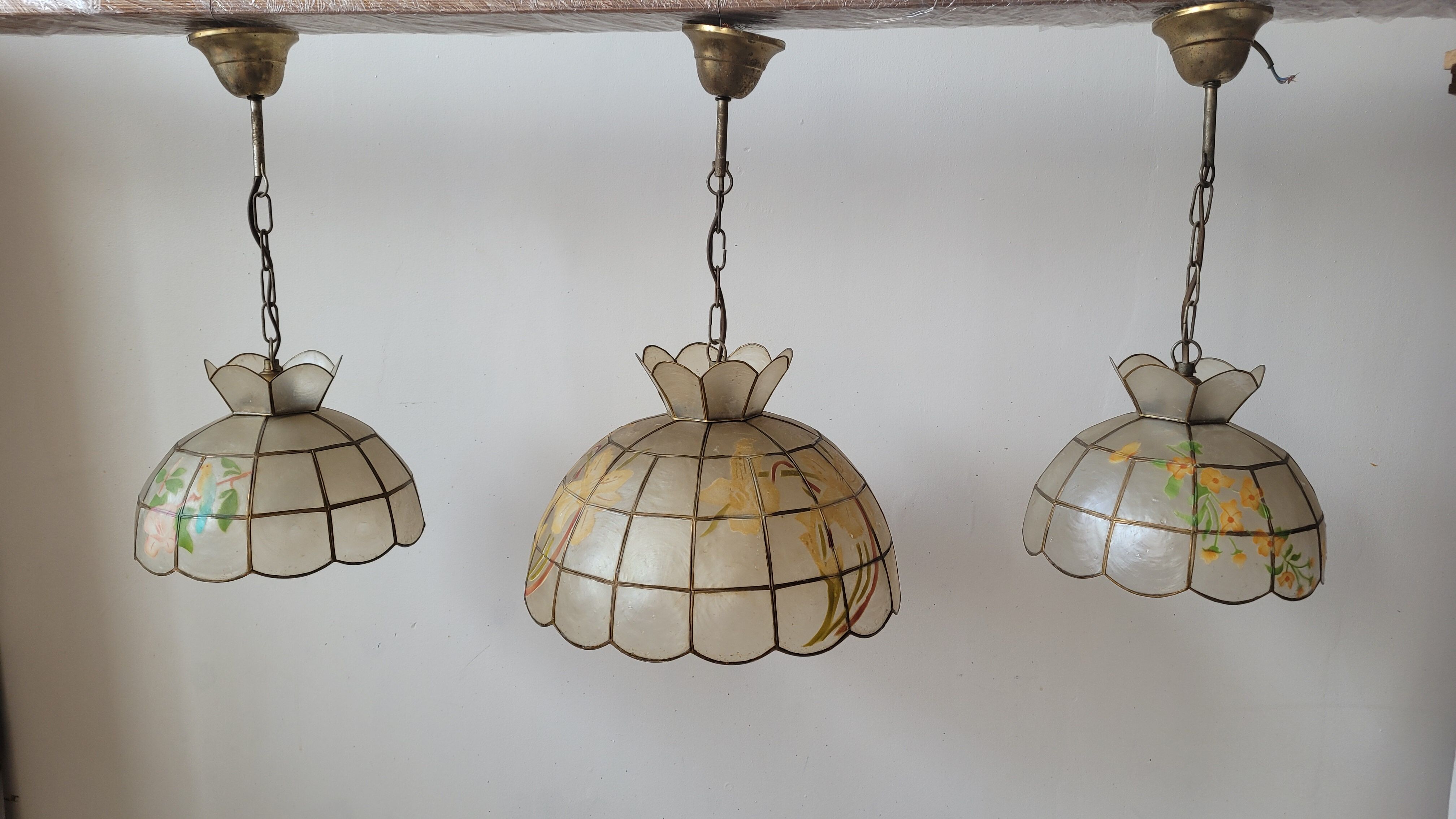 Set of 3 chandeliers in mother-of-pearl and brass