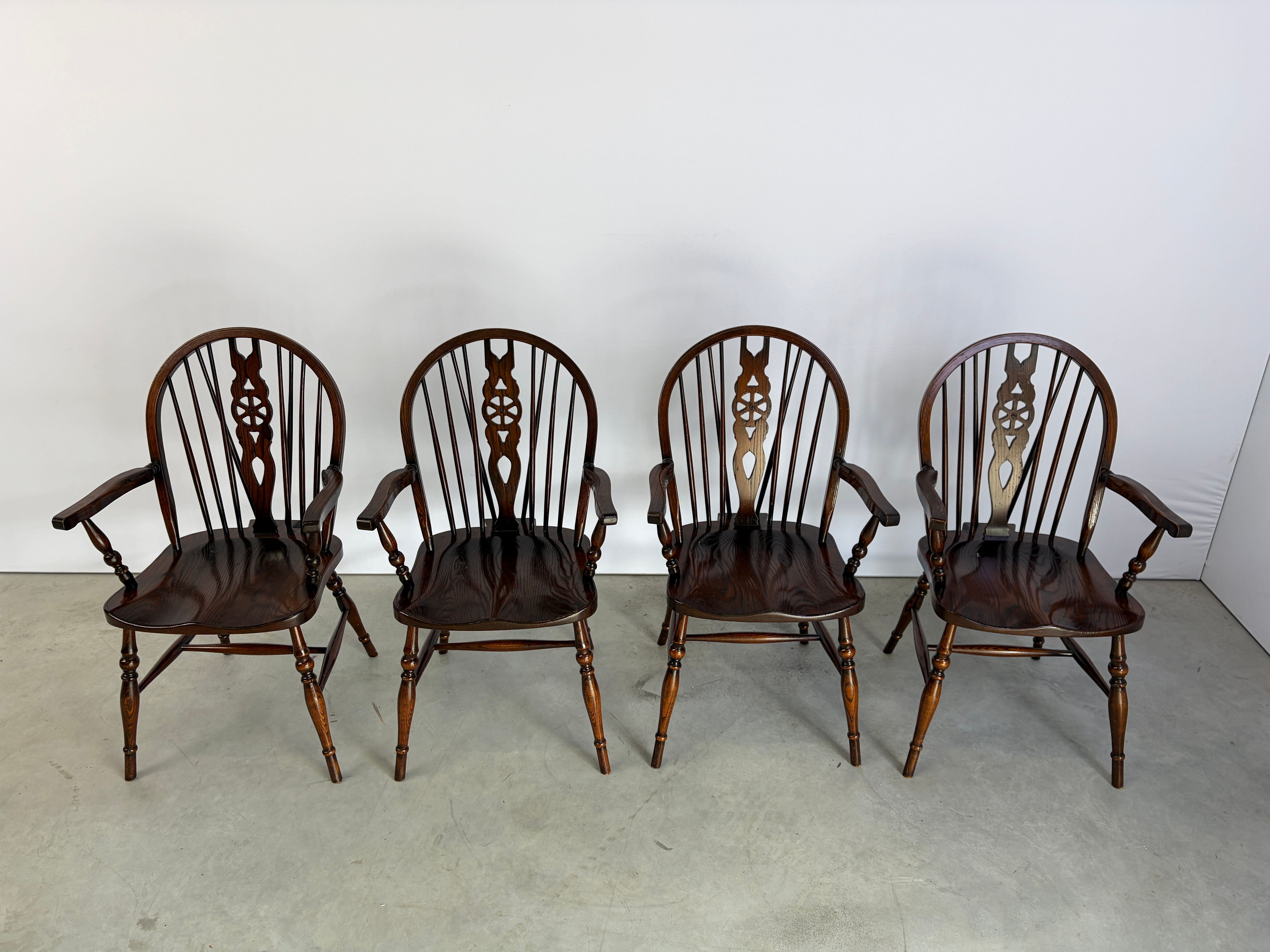 Magnifiques chaises de salle à manger de style Windsor en anglais, ensemble de 4.