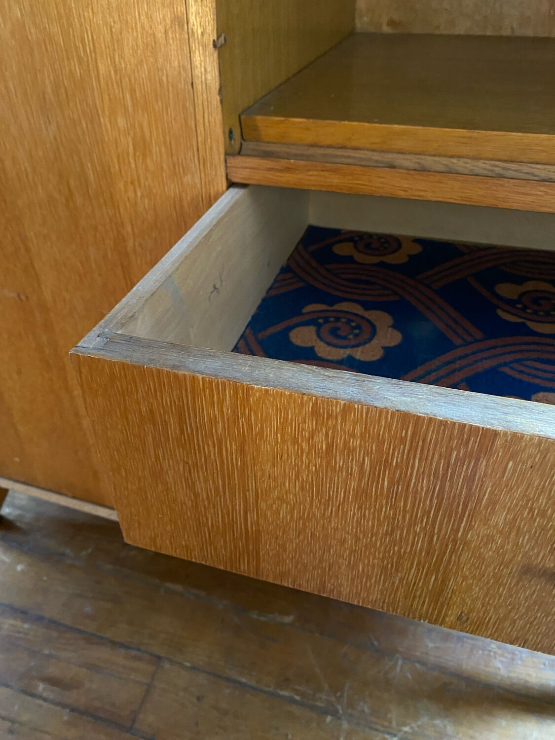 Scandinavian chest of drawers with vintage 70s compass legs.