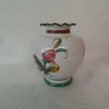 Vase signé a décor floral