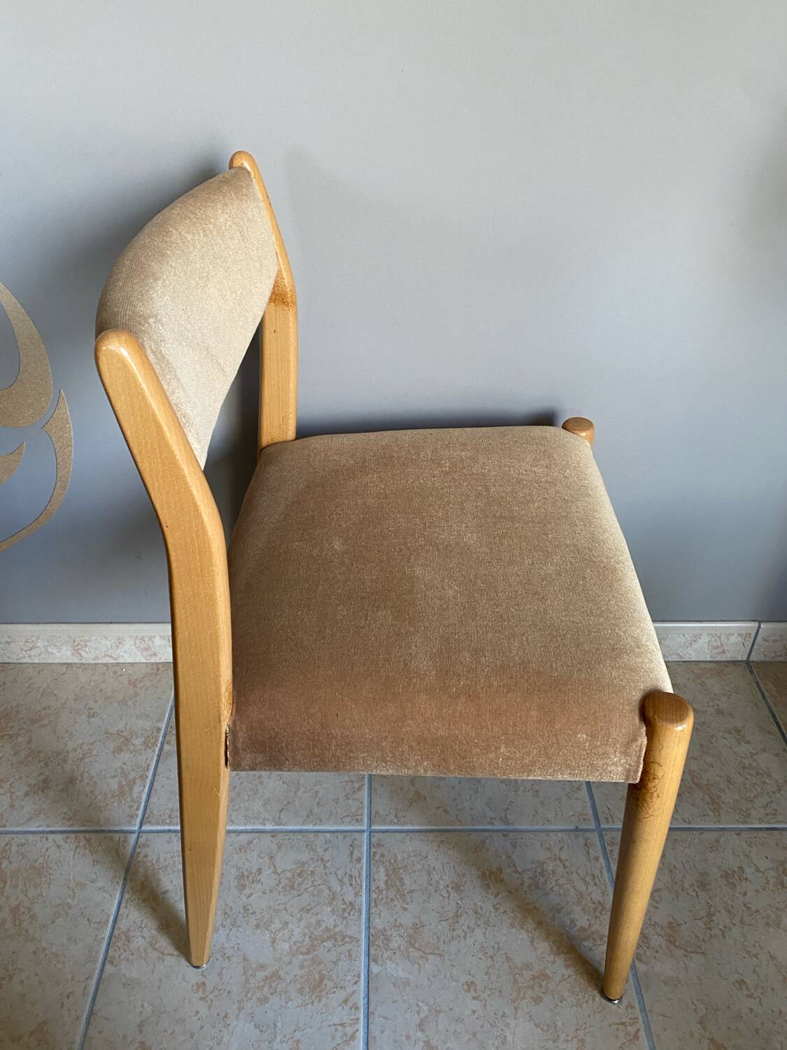 Scandinavian chair in honey colour
