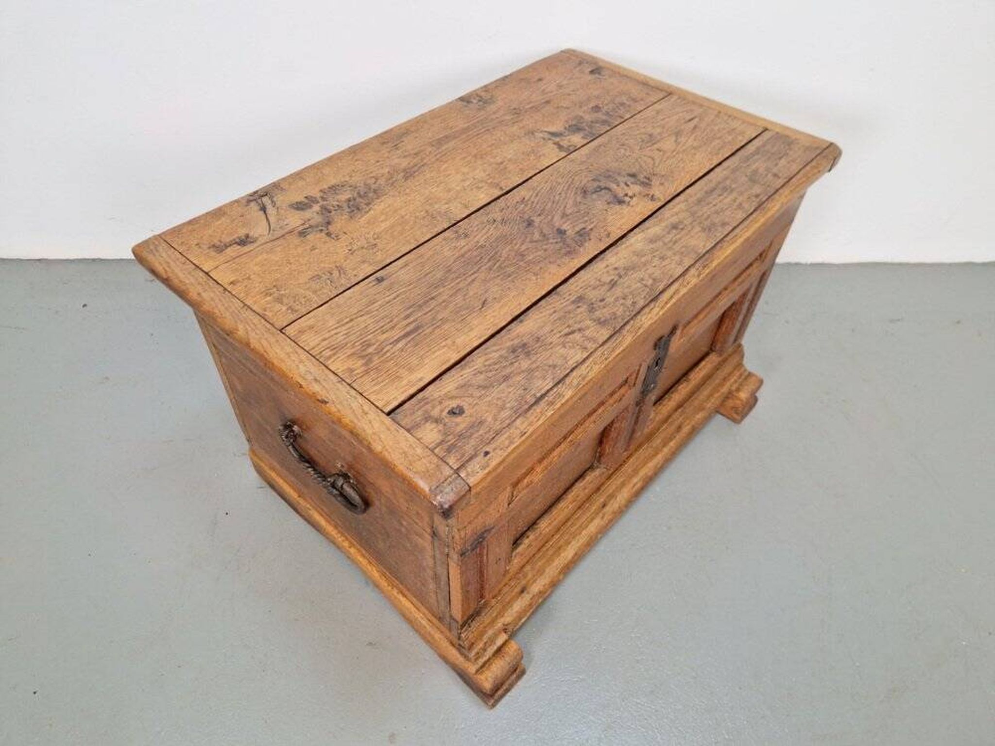 Antique Brutalist Chest in Oak, 1800