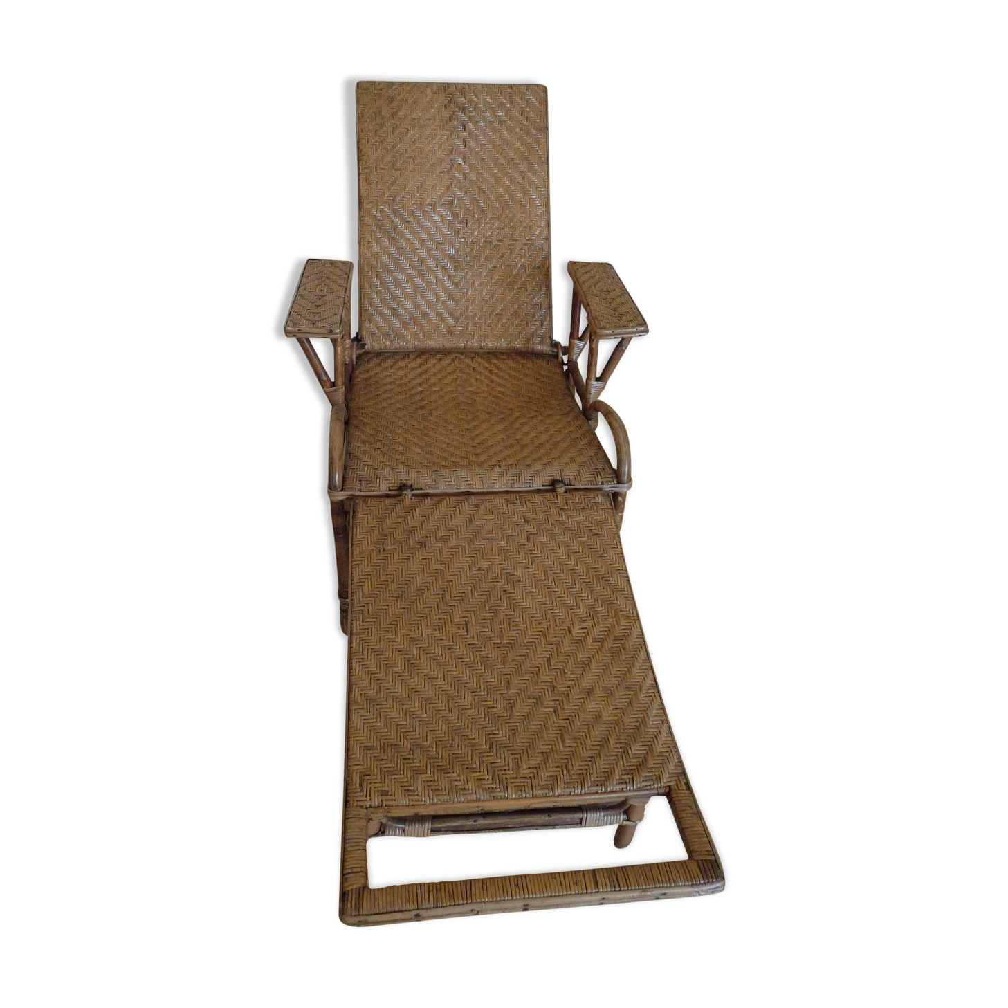 Vintage rattan chaise longue