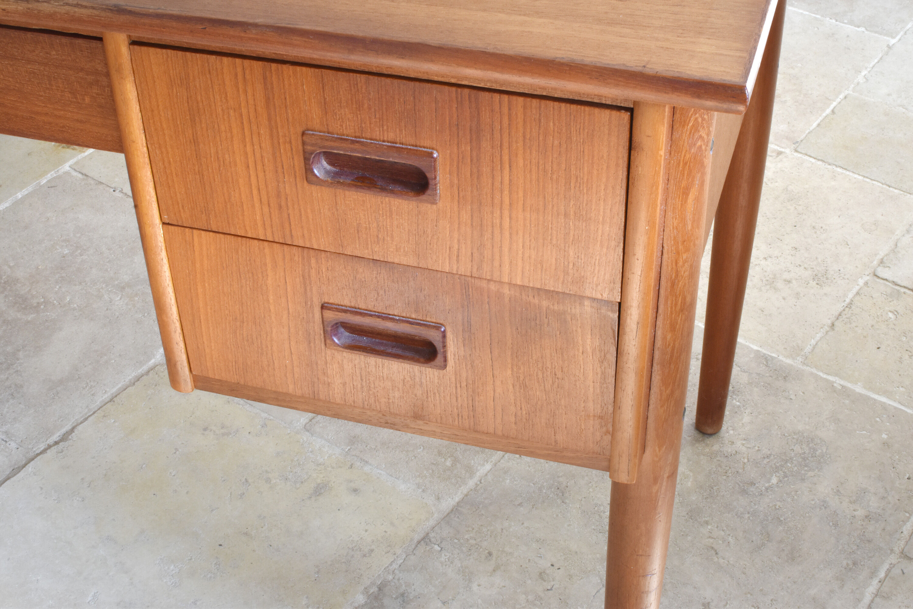 Scandinavian vintage office and chair - 60s