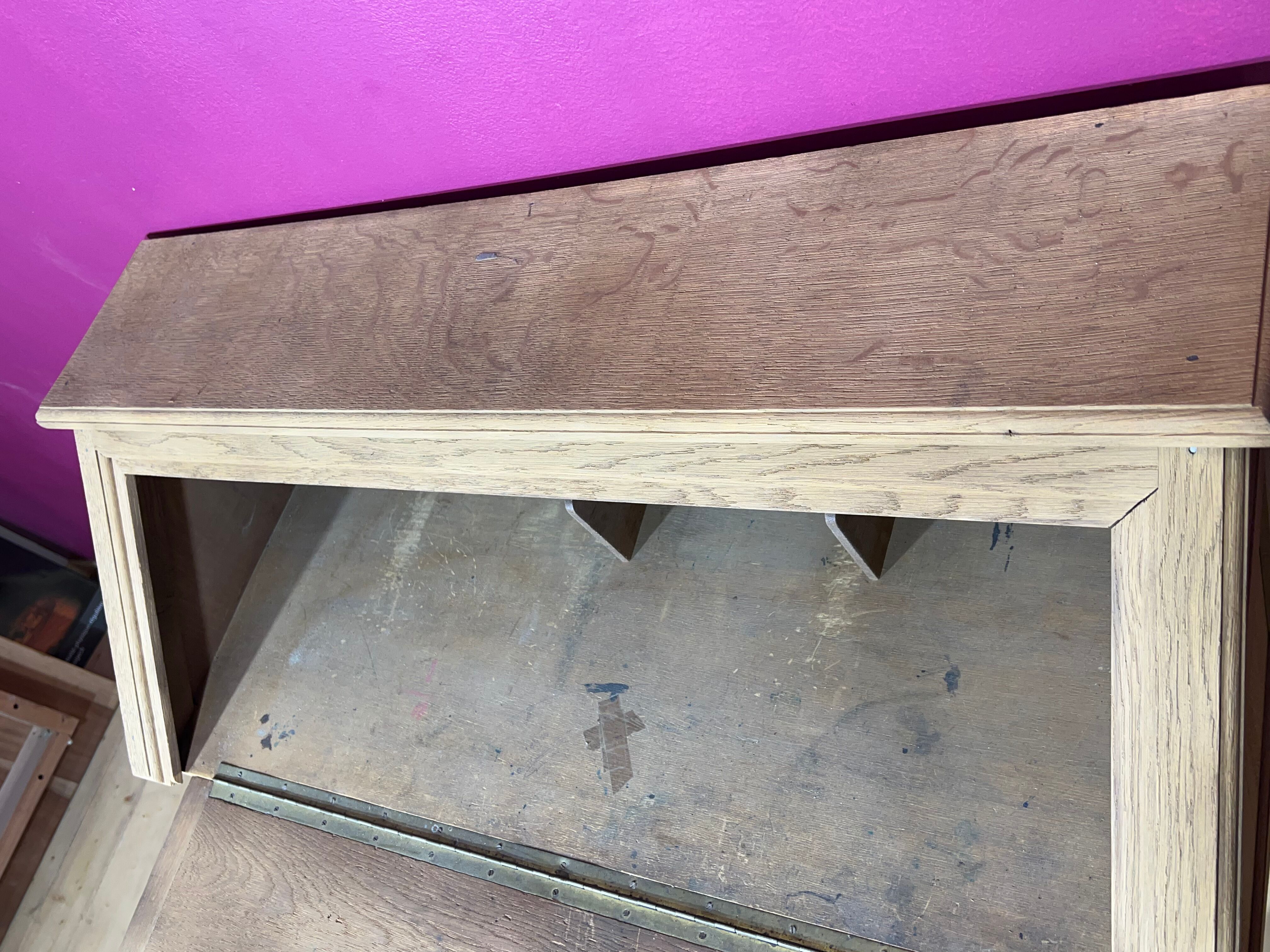 Decapé desk in baroque oak