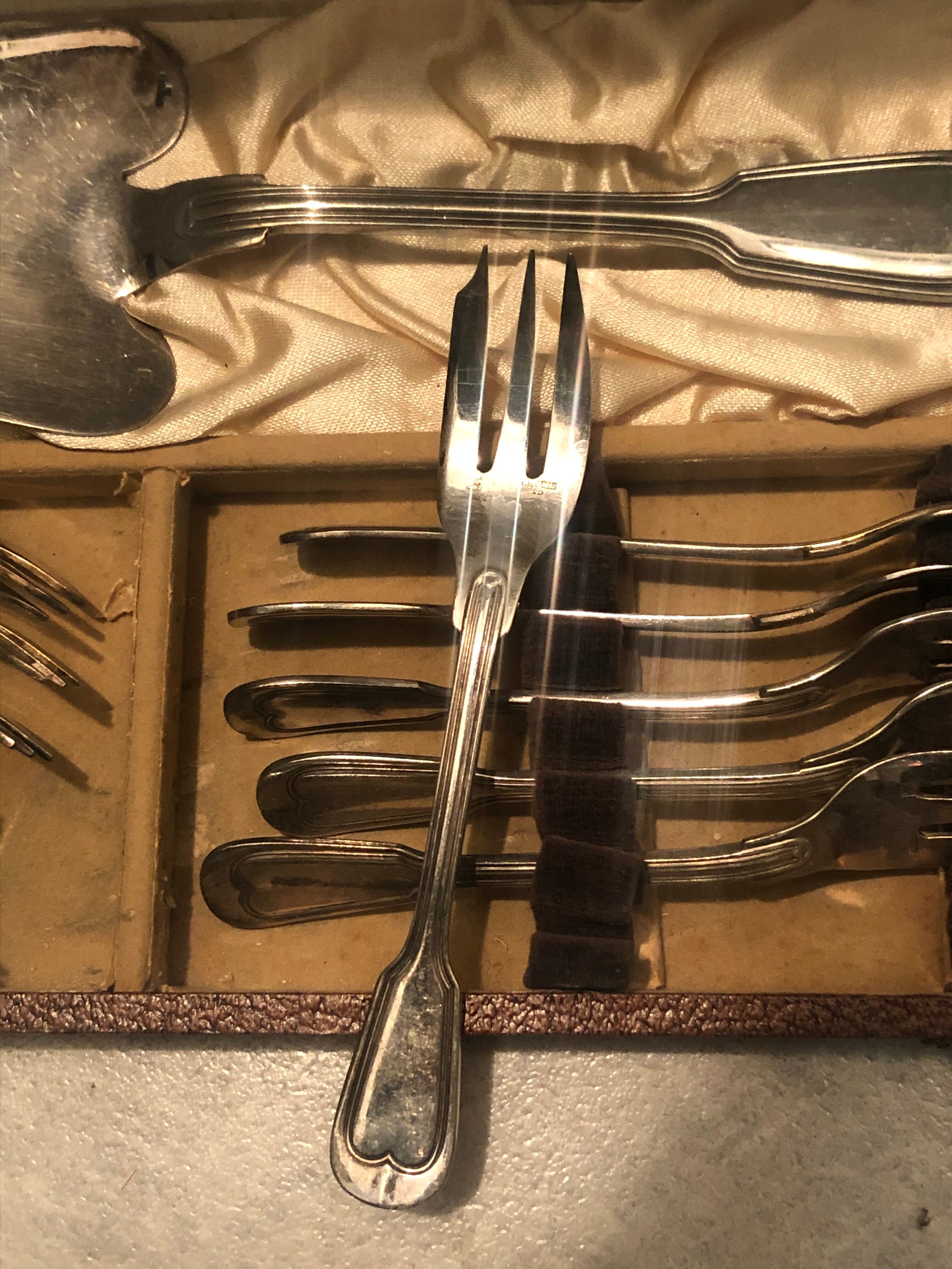 Cake shovel and twelve silver metal dessert forks