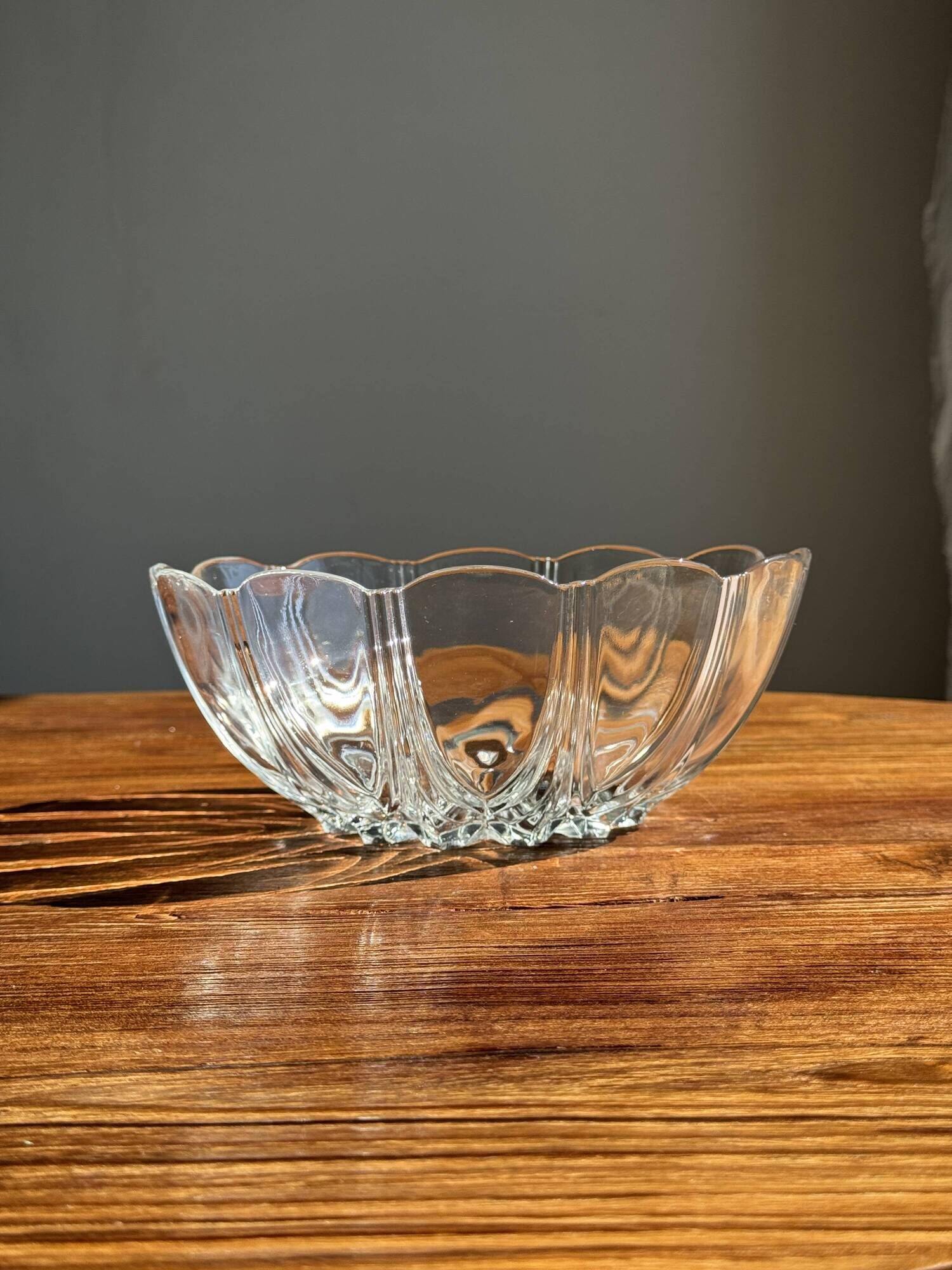Small vintage Arcoroc Codec glass salad bowl with stylized petal patterns