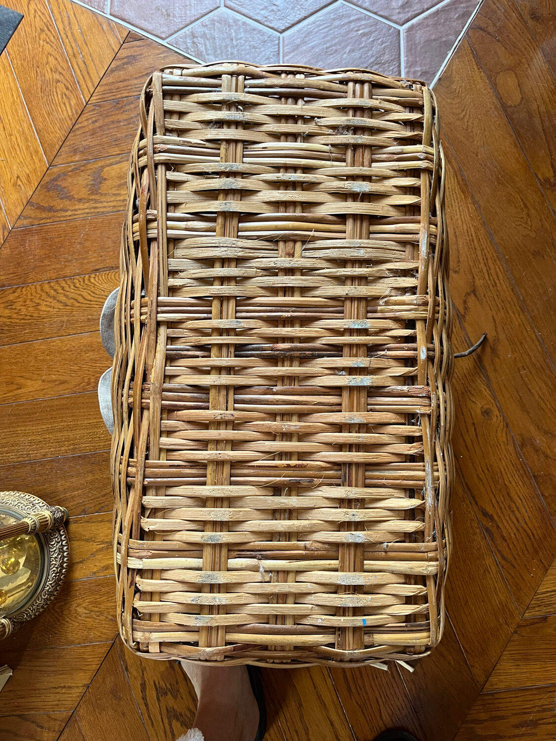 Wicker laundry basket
