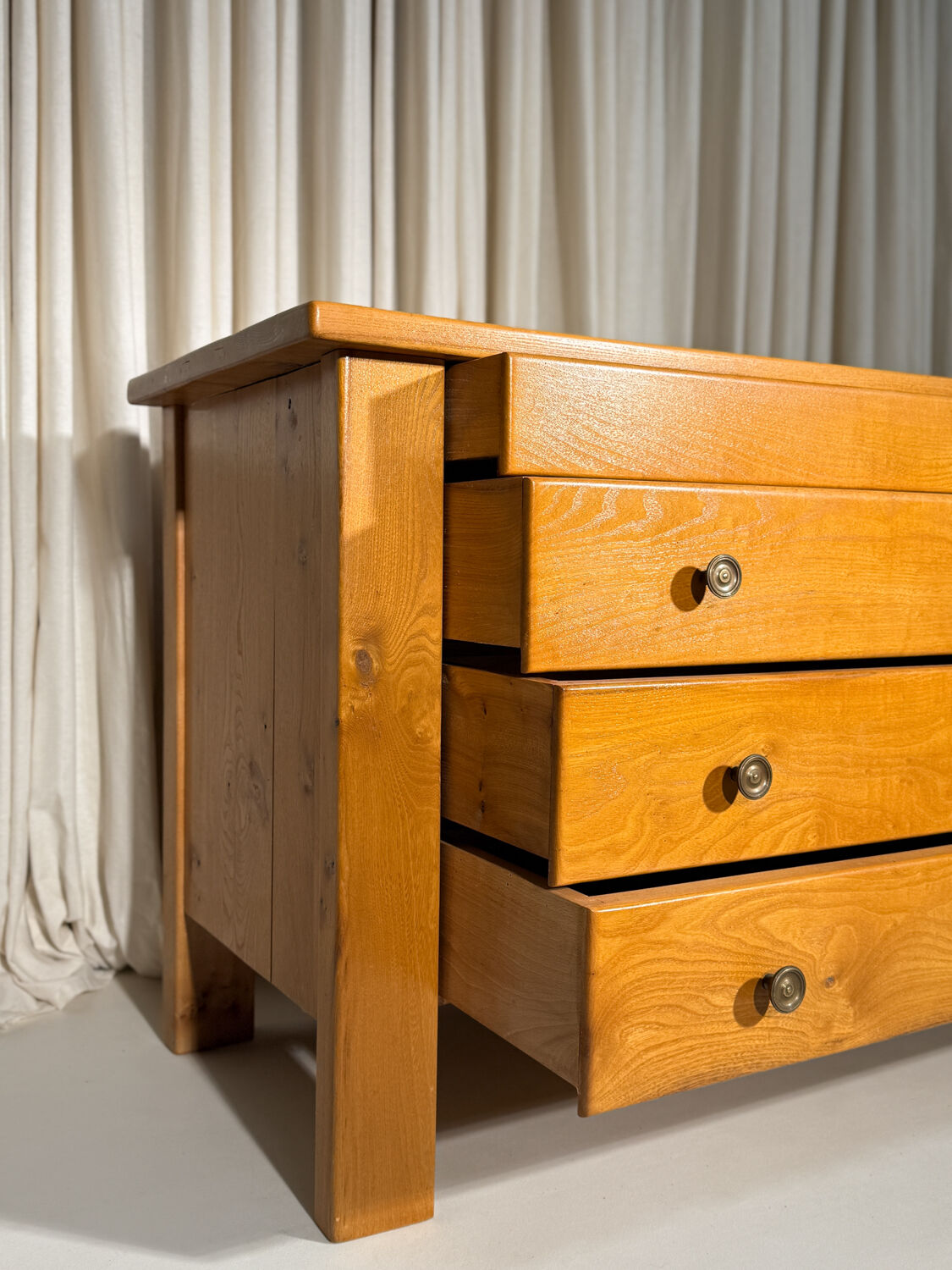 Elm chest of drawers