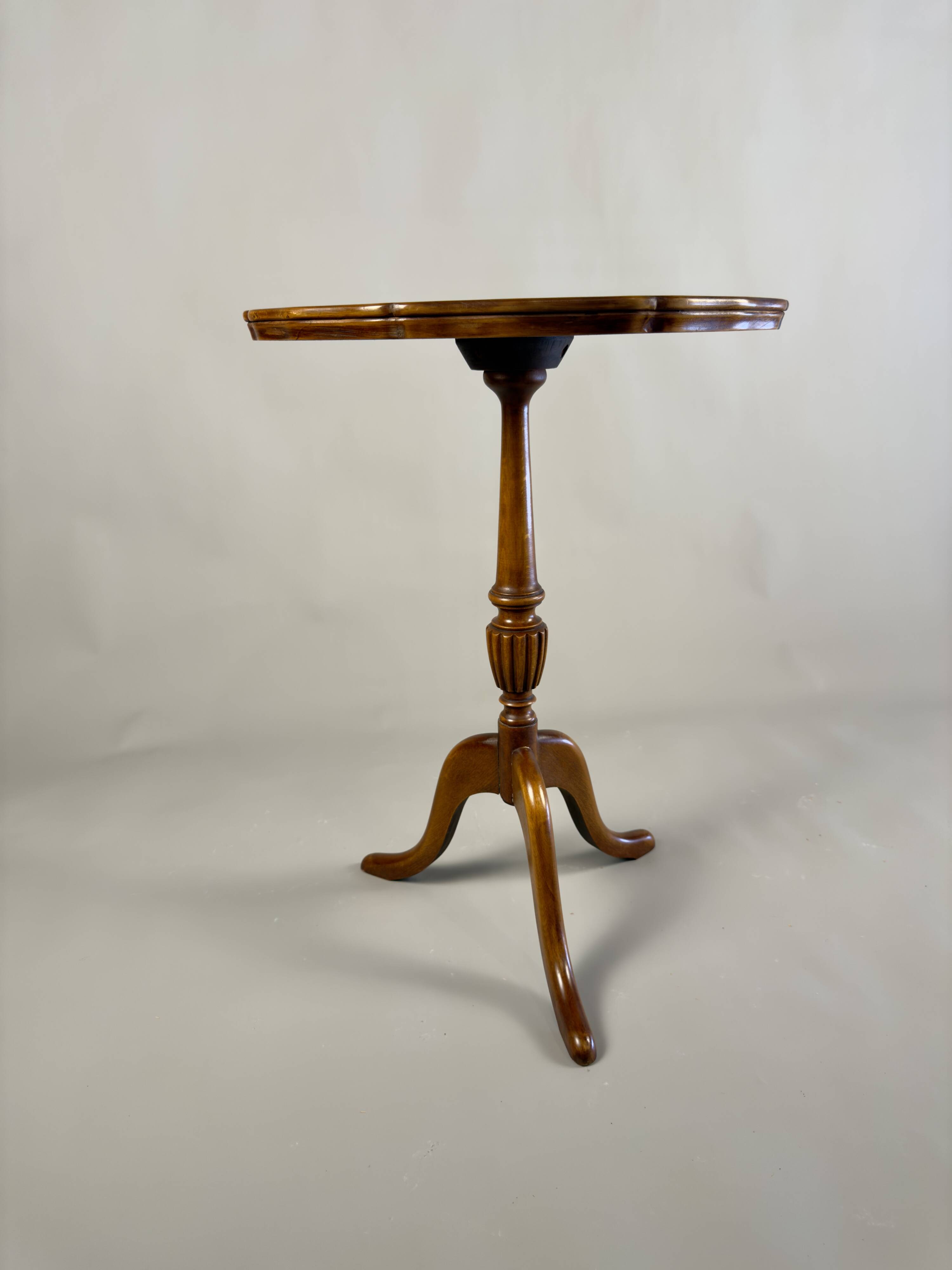 Table d'appoint sur pied vintage