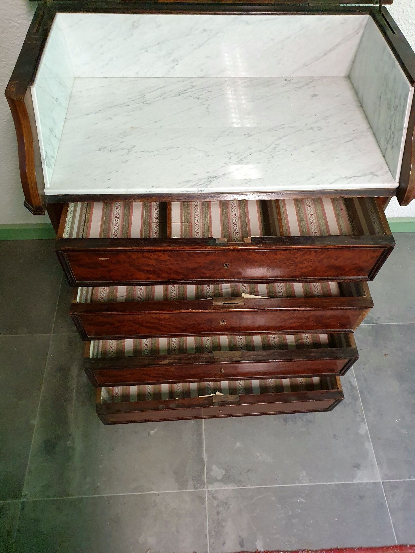 Ancienne commode lavabo en ronce de noyer et marbre blanc – XIXe siècl