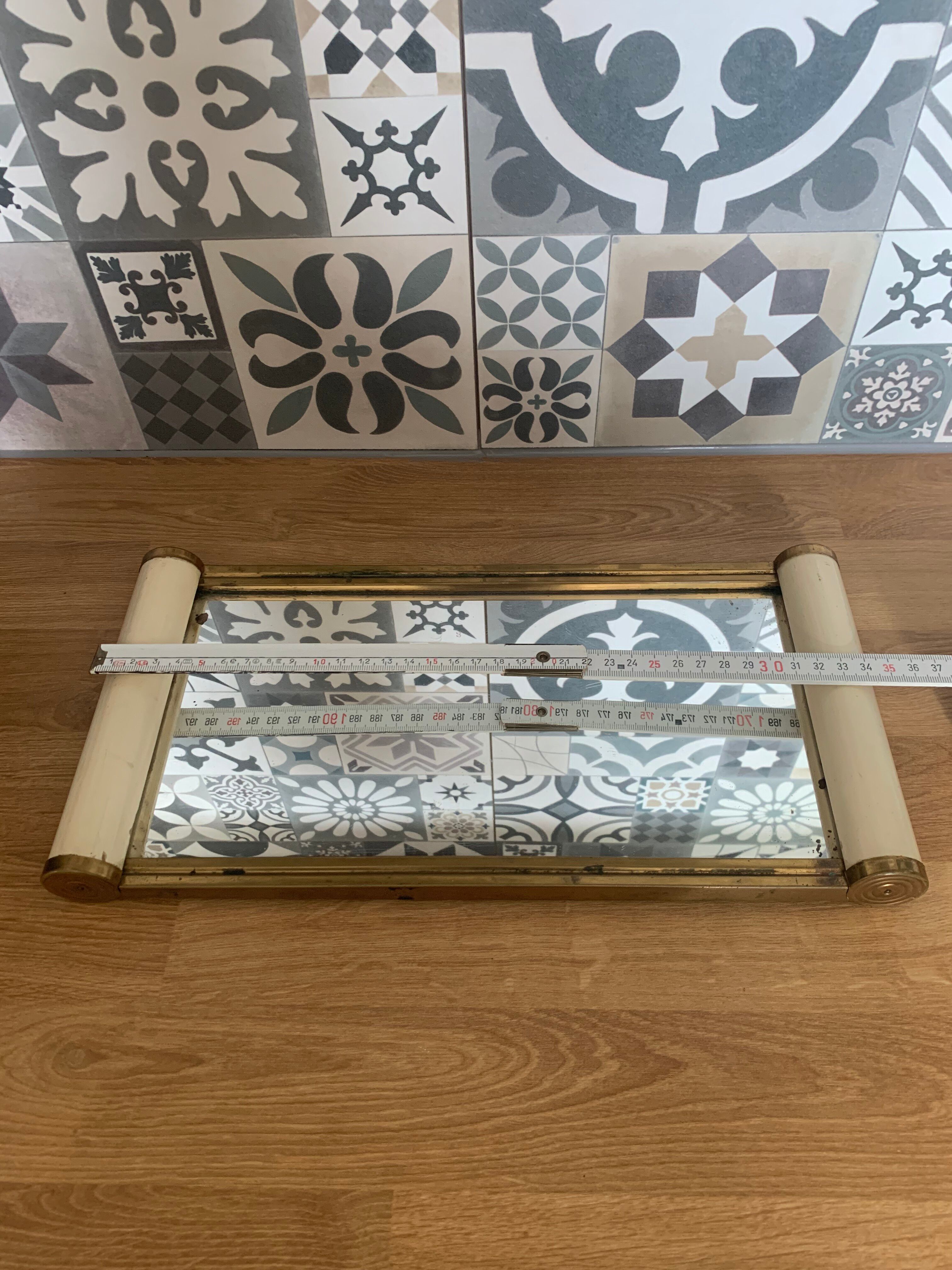 Vintage 1950s roller mirror plateau in very good condition.