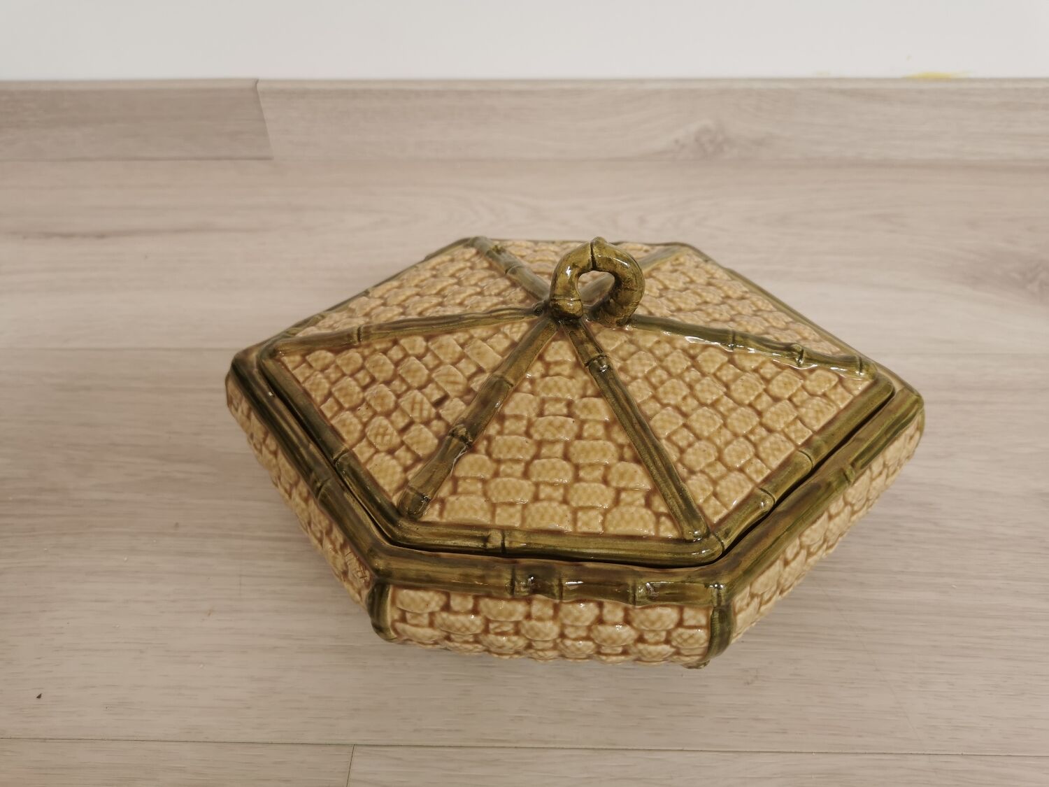 Vintage ceramic jewelry box