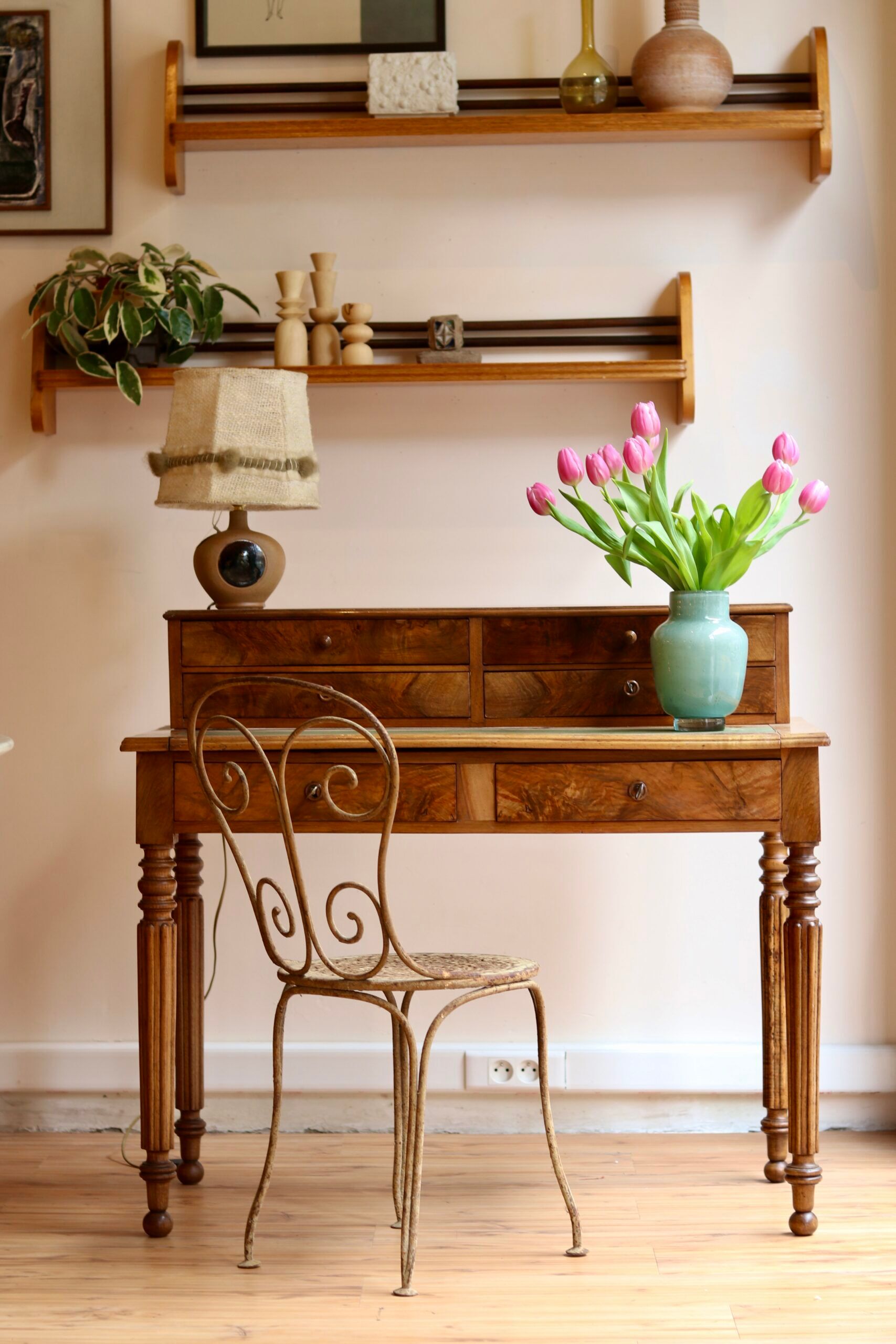 Tiered walnut desk, 19th century (circa 1860)