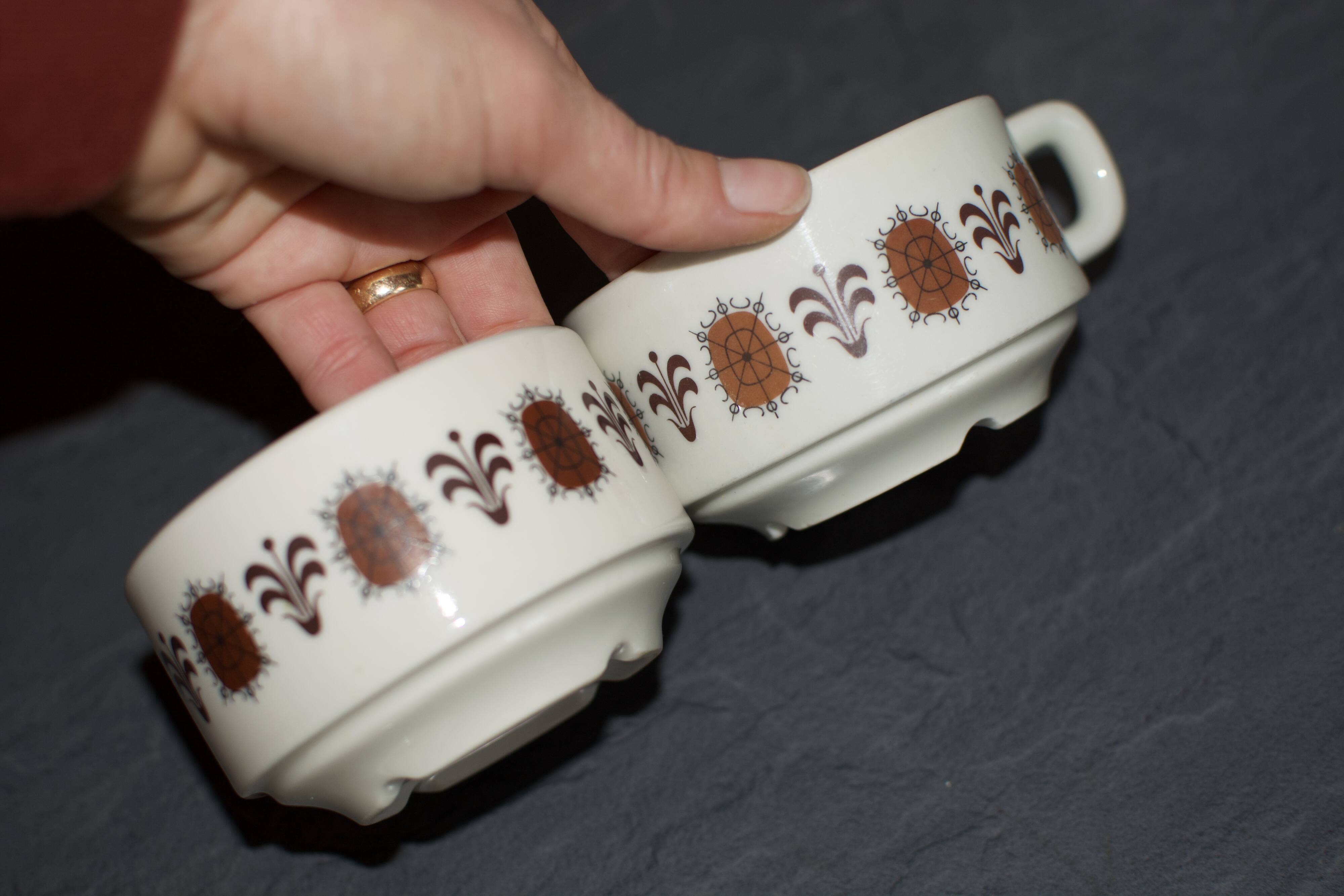 3 vintage stackable porcelain cups from the 70s