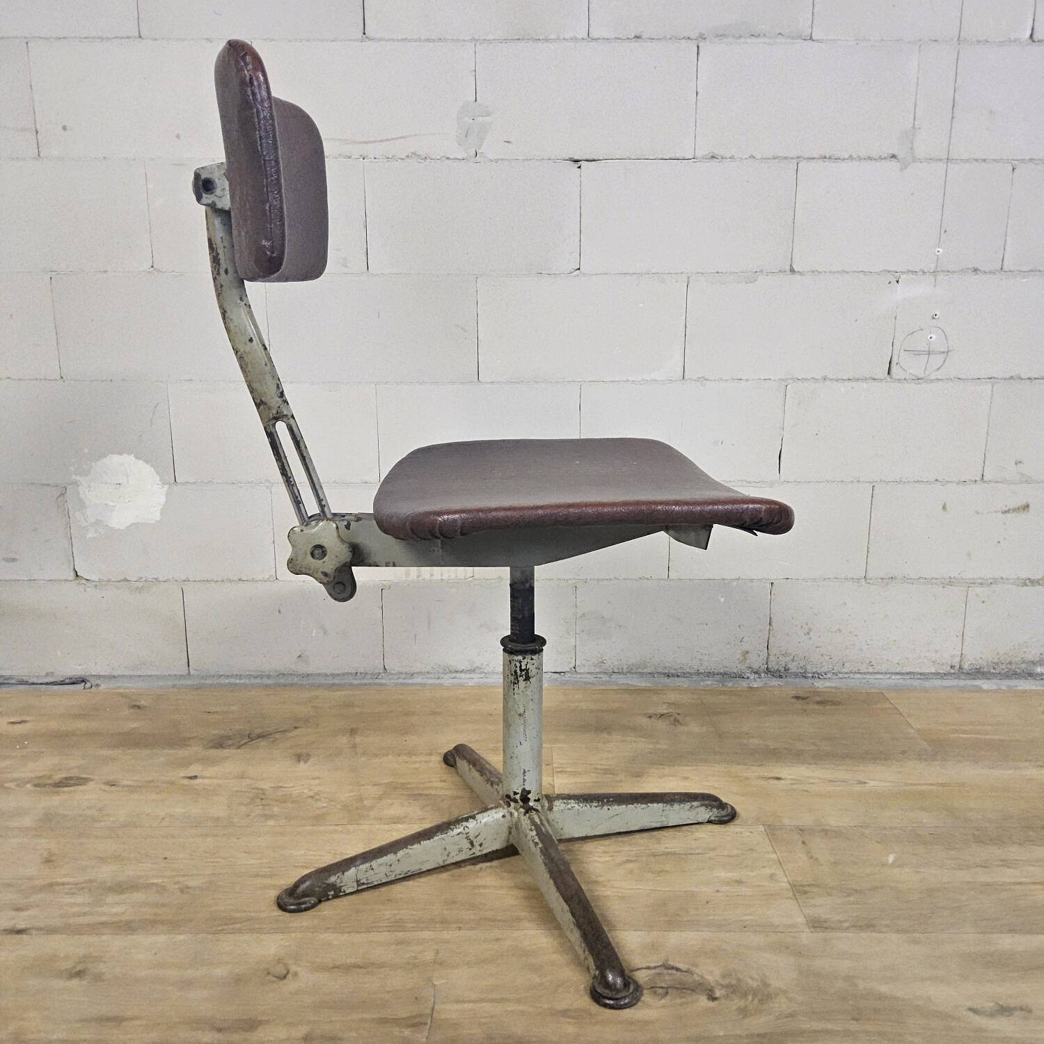 Vintage skai/metal adjustable industrial office chair (40s)