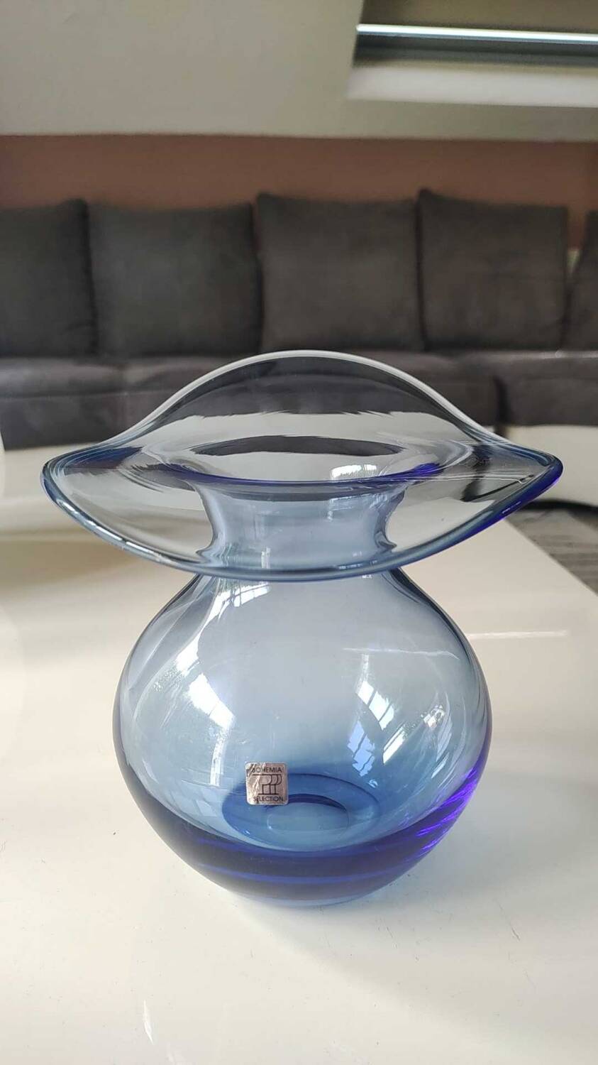 Bohemia Selection ball vase in handmade crystalline. Cobalt blue.