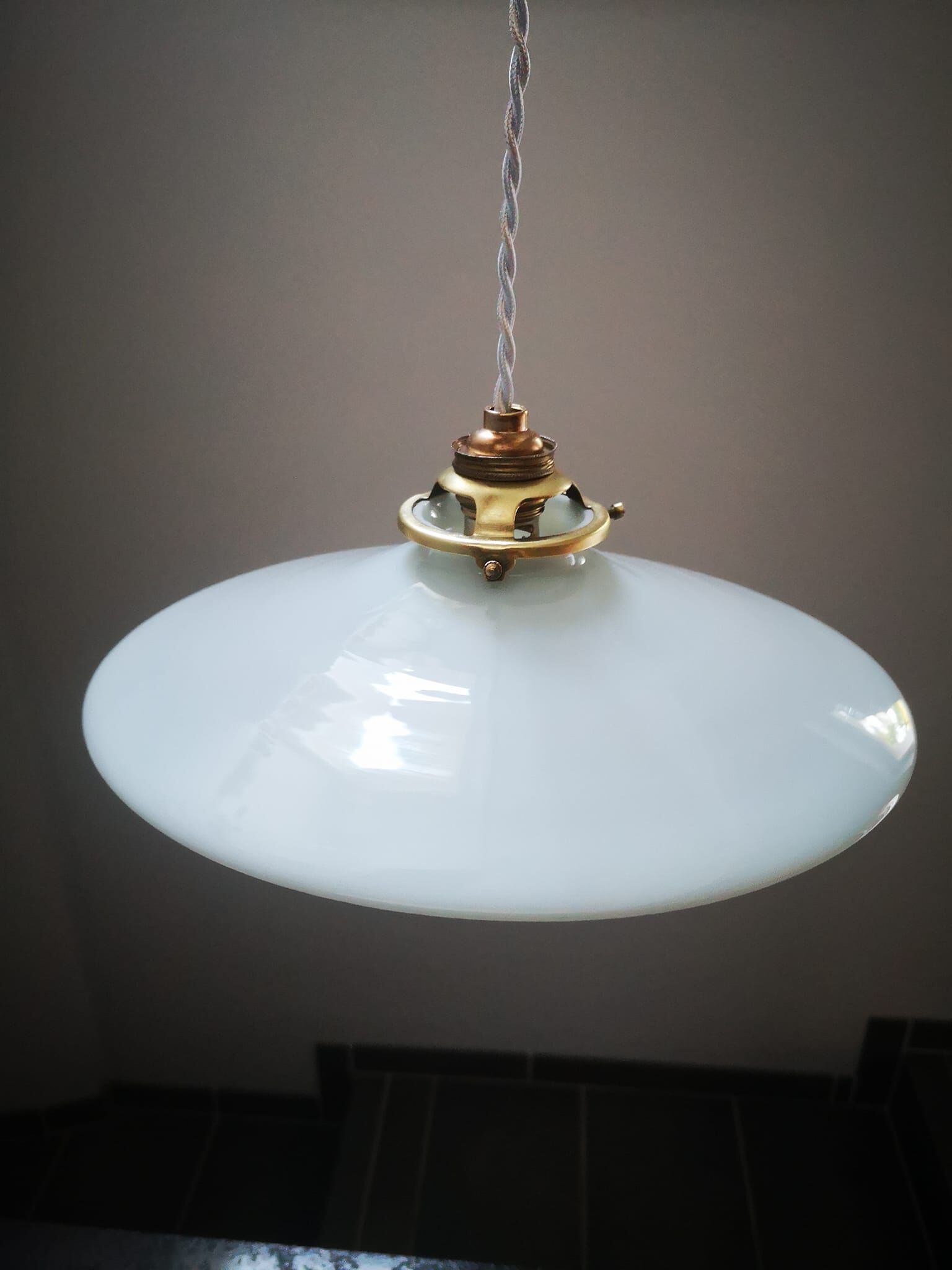 Old pendant lamp in white opaline Art Deco 1930 Ø 25 cm