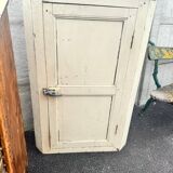 Encoignure ancienne en pin. Armoire d’angle