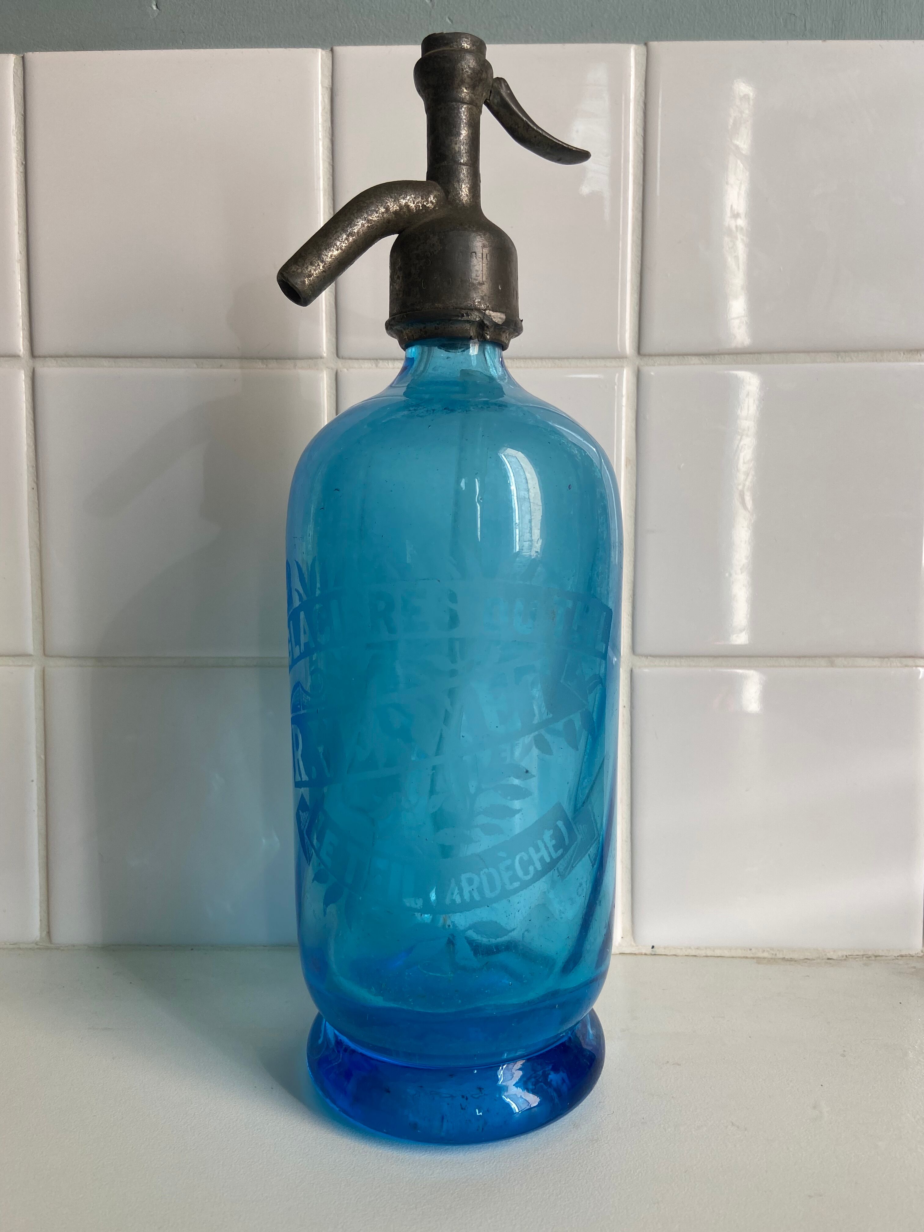 Siphon blue old cooler of Teil (Ardèche)