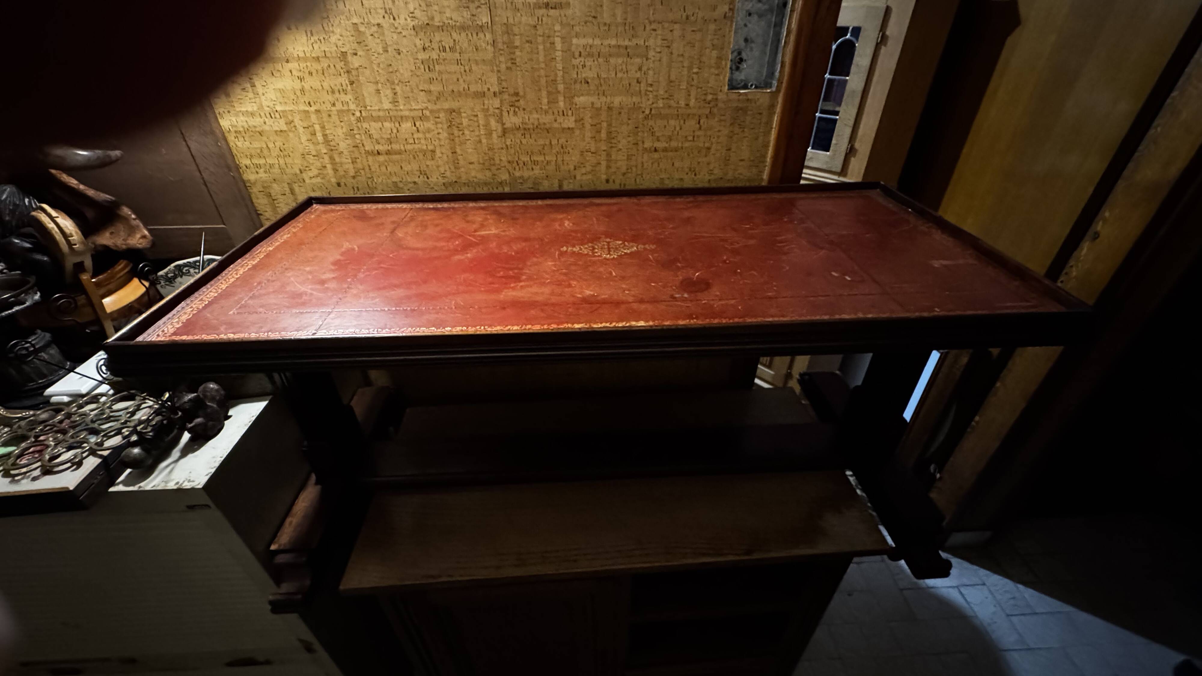 Mahogany and leather coffee table from the 19th century.