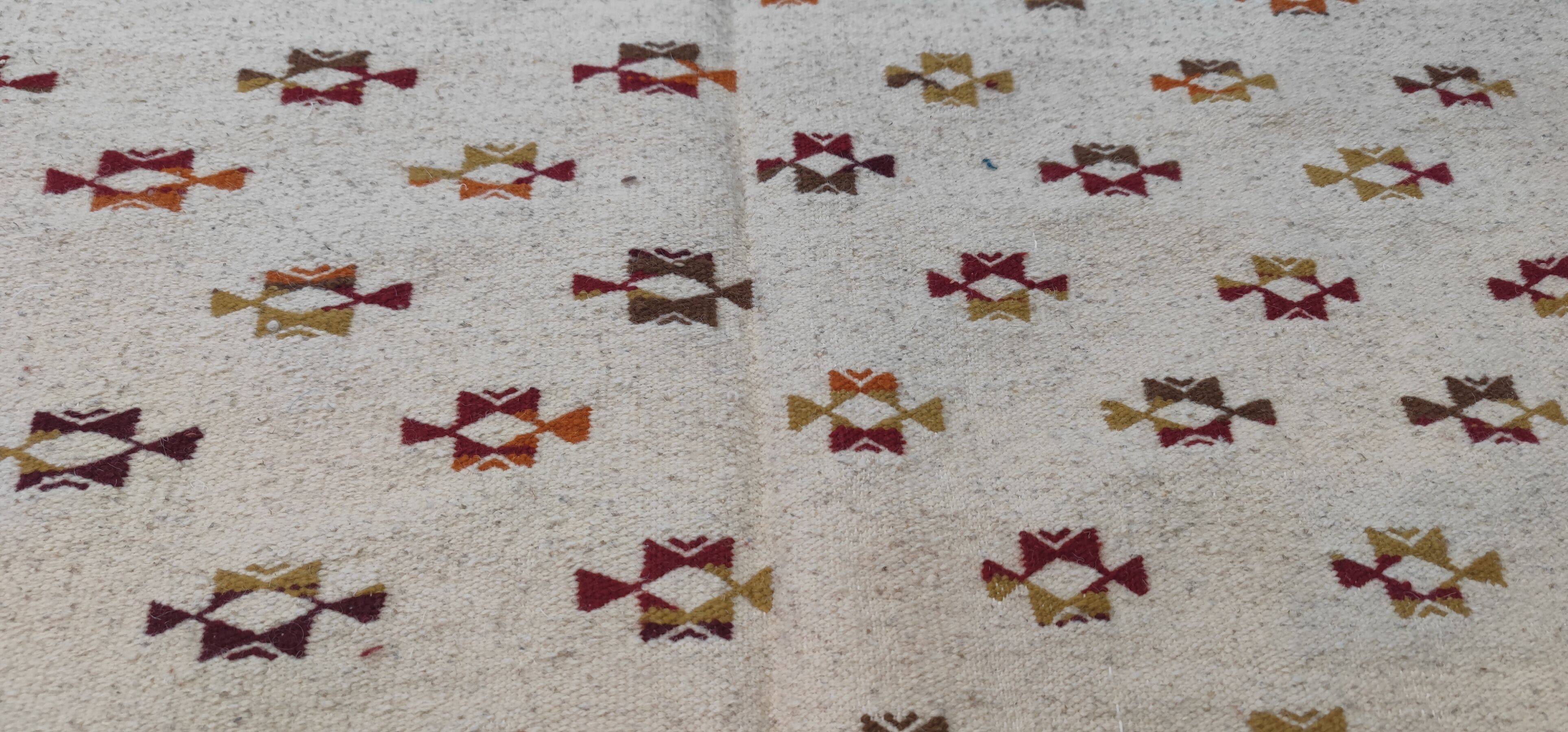 White and brown hand-woven rugs 125x180cm