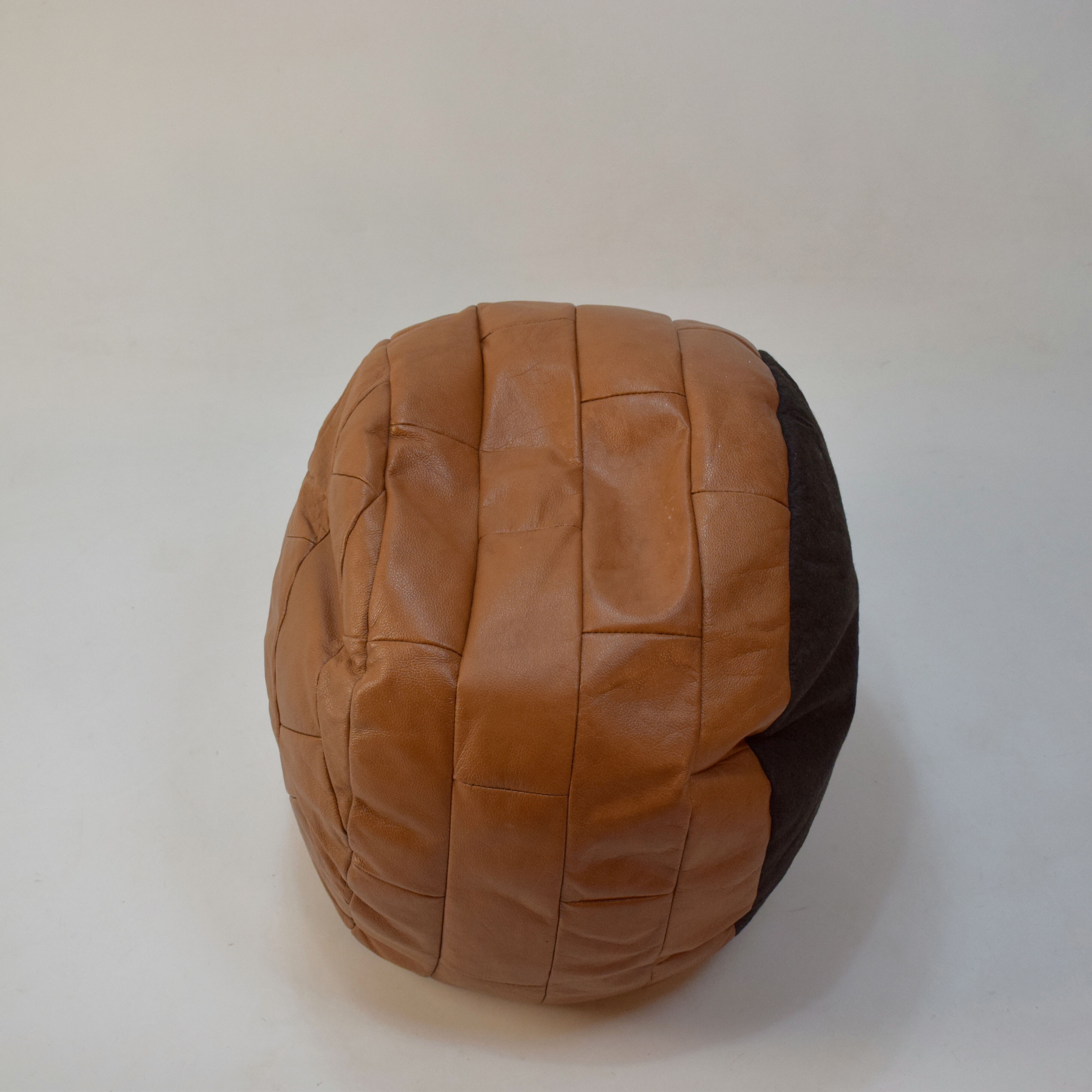 Leather round Pouf De Sede, 70